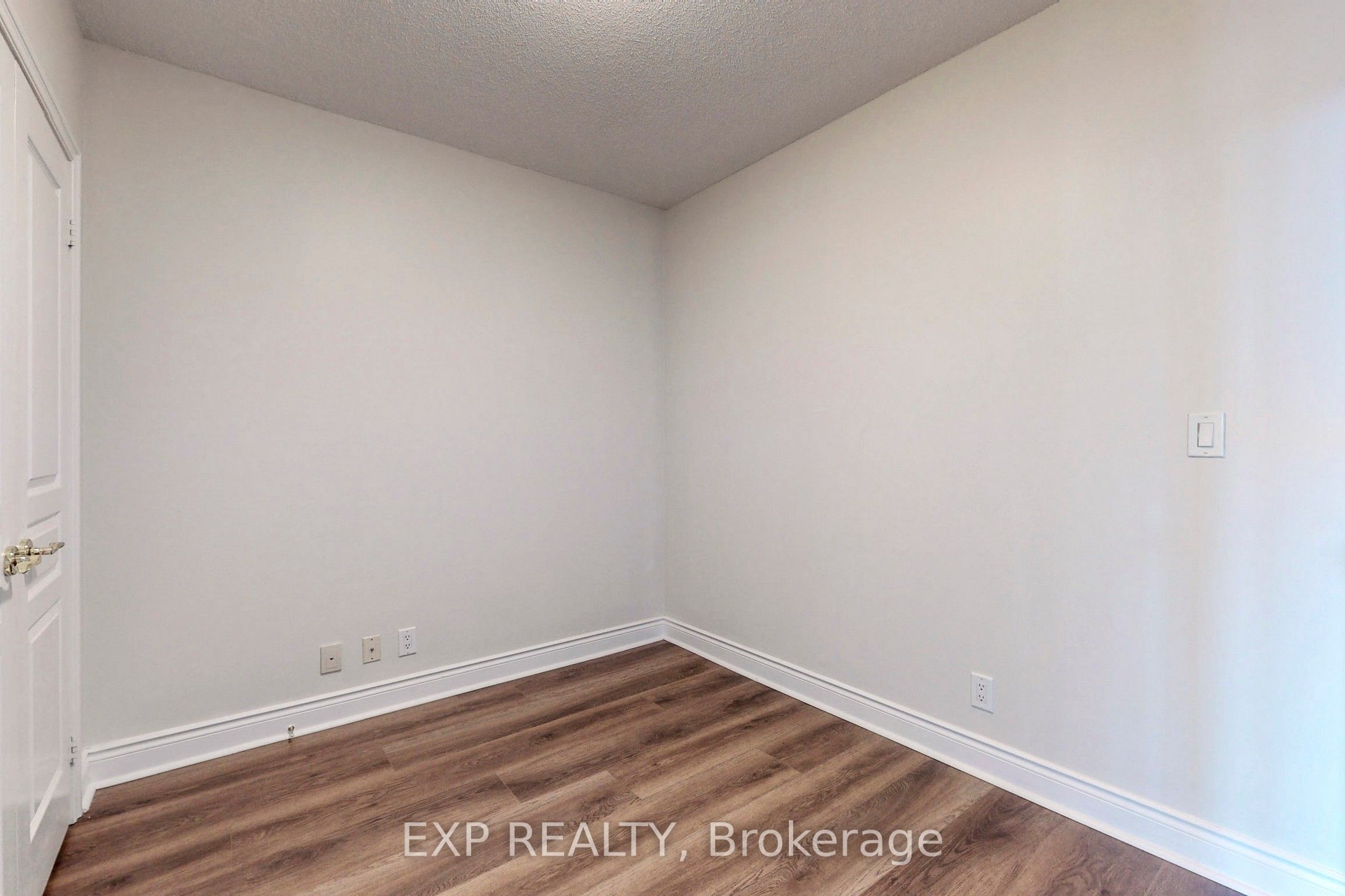 #618 - 10 Delisle Avenue Property Photo 12