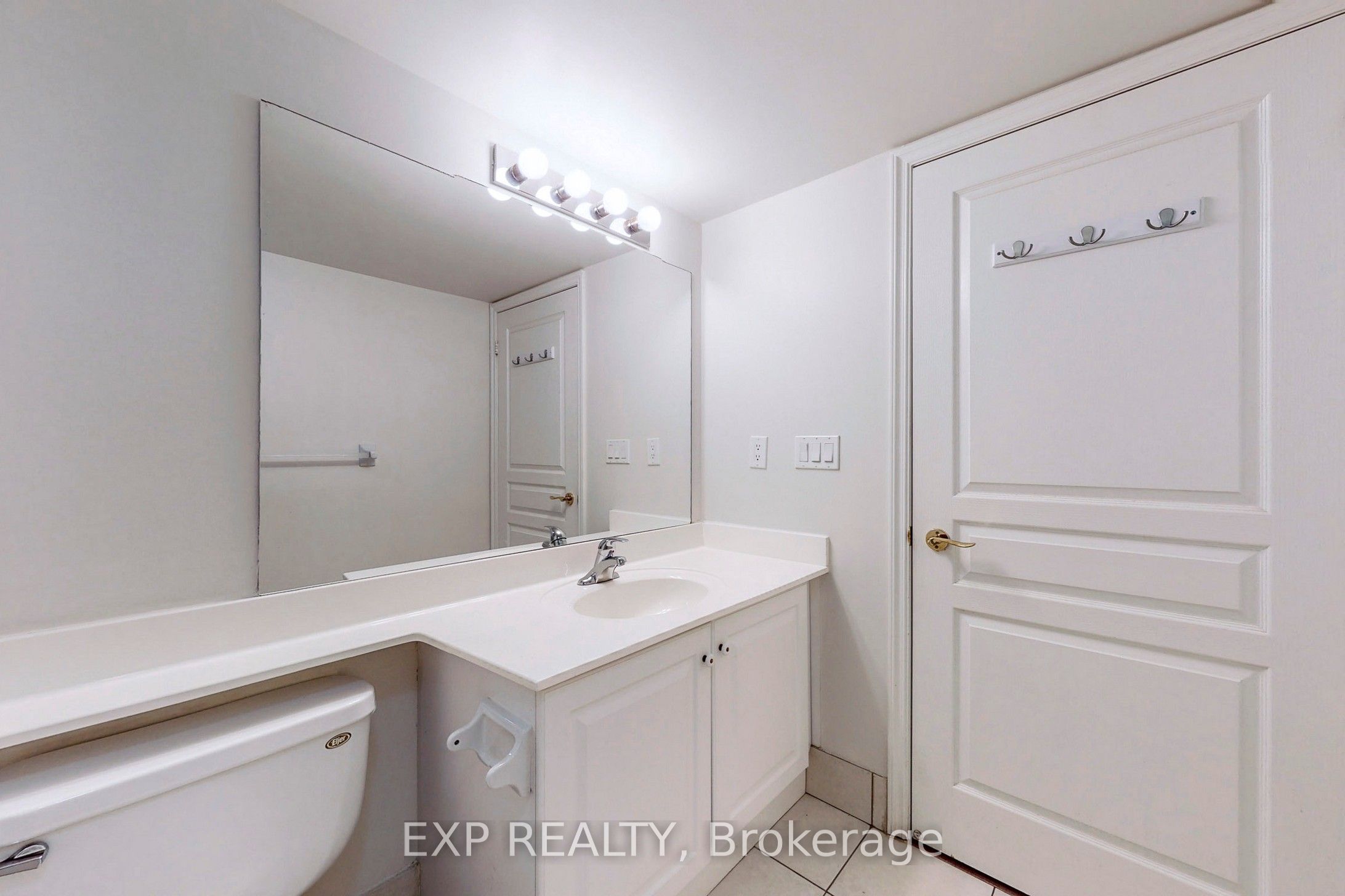 #618 - 10 Delisle Avenue Property Photo 13
