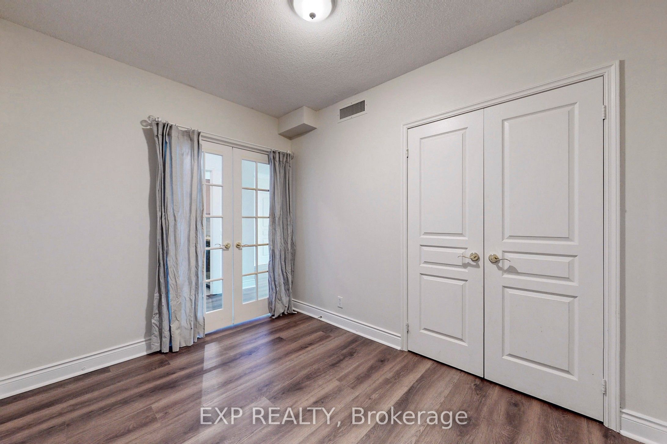 #618 - 10 Delisle Avenue Property Photo 16