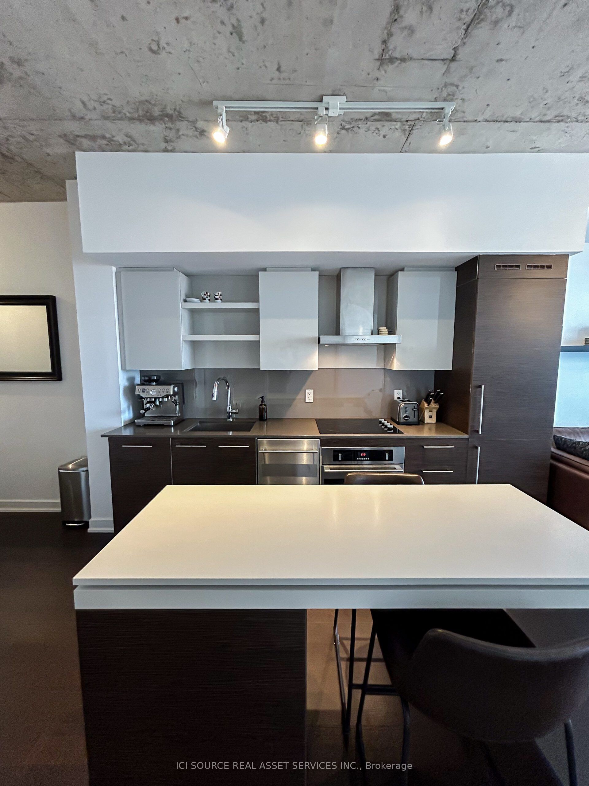#936 - 1030 King Street Property Photo 5