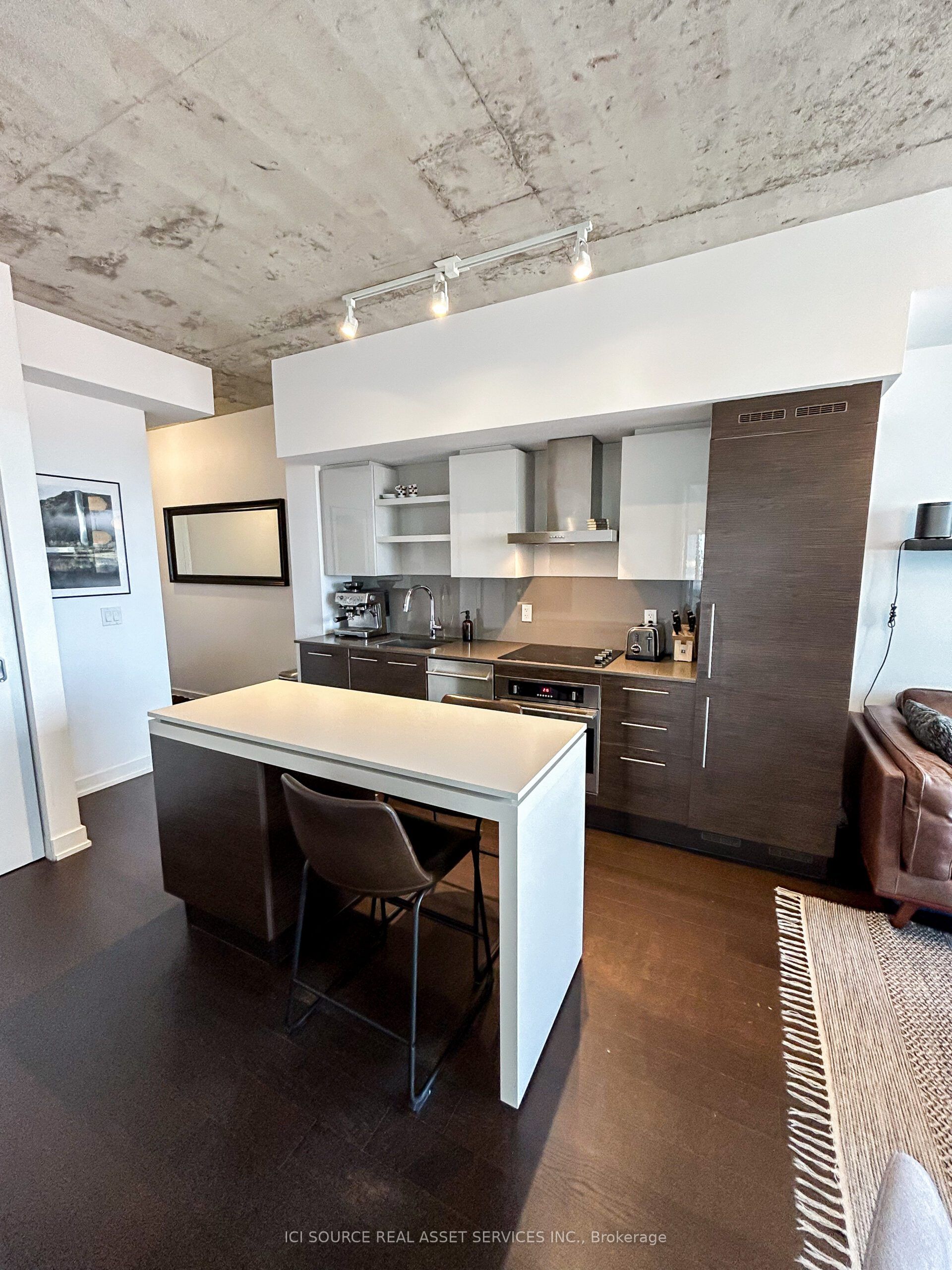 #936 - 1030 King Street Property Photo 6