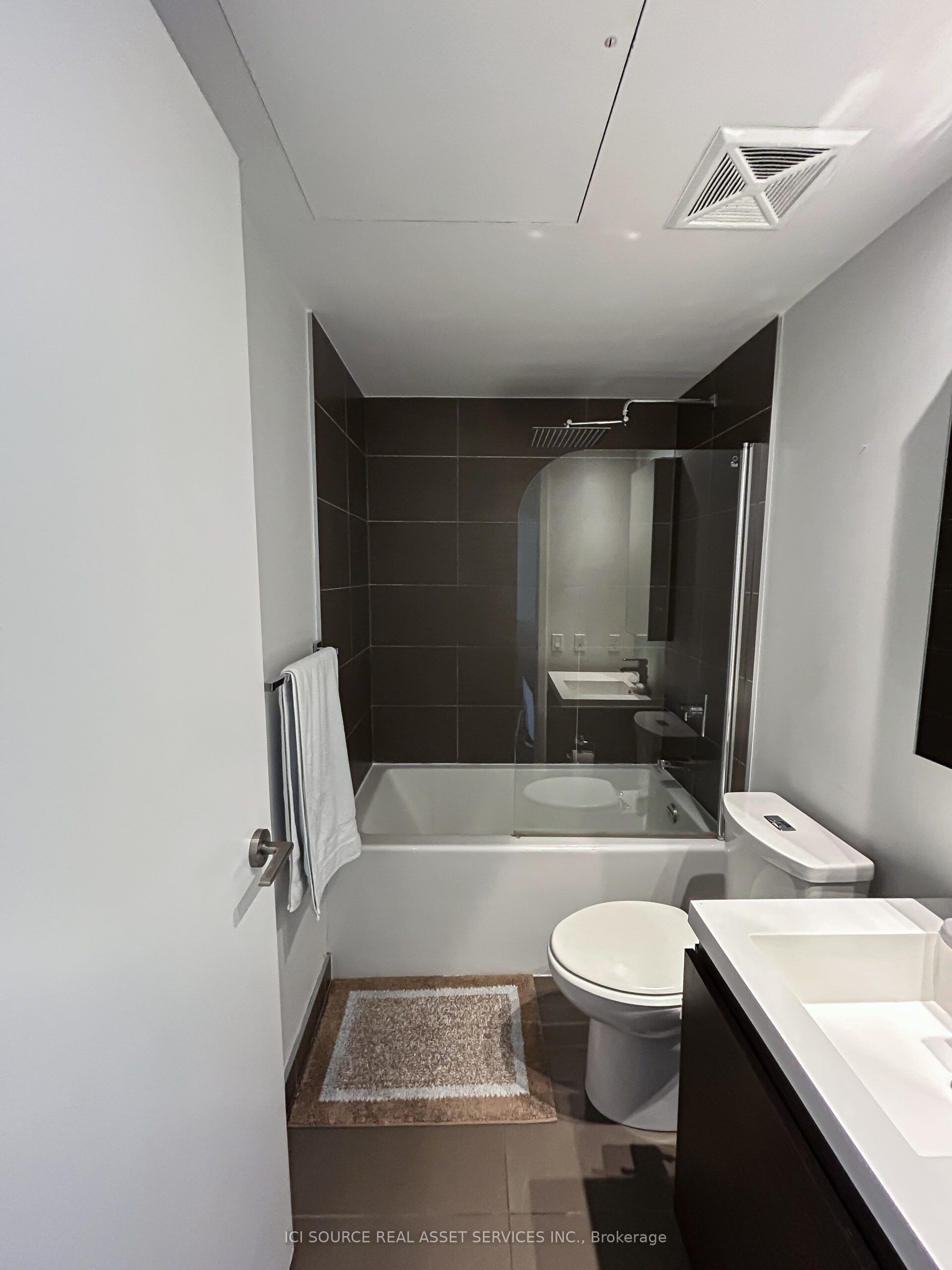 #936 - 1030 King Street Property Photo 8