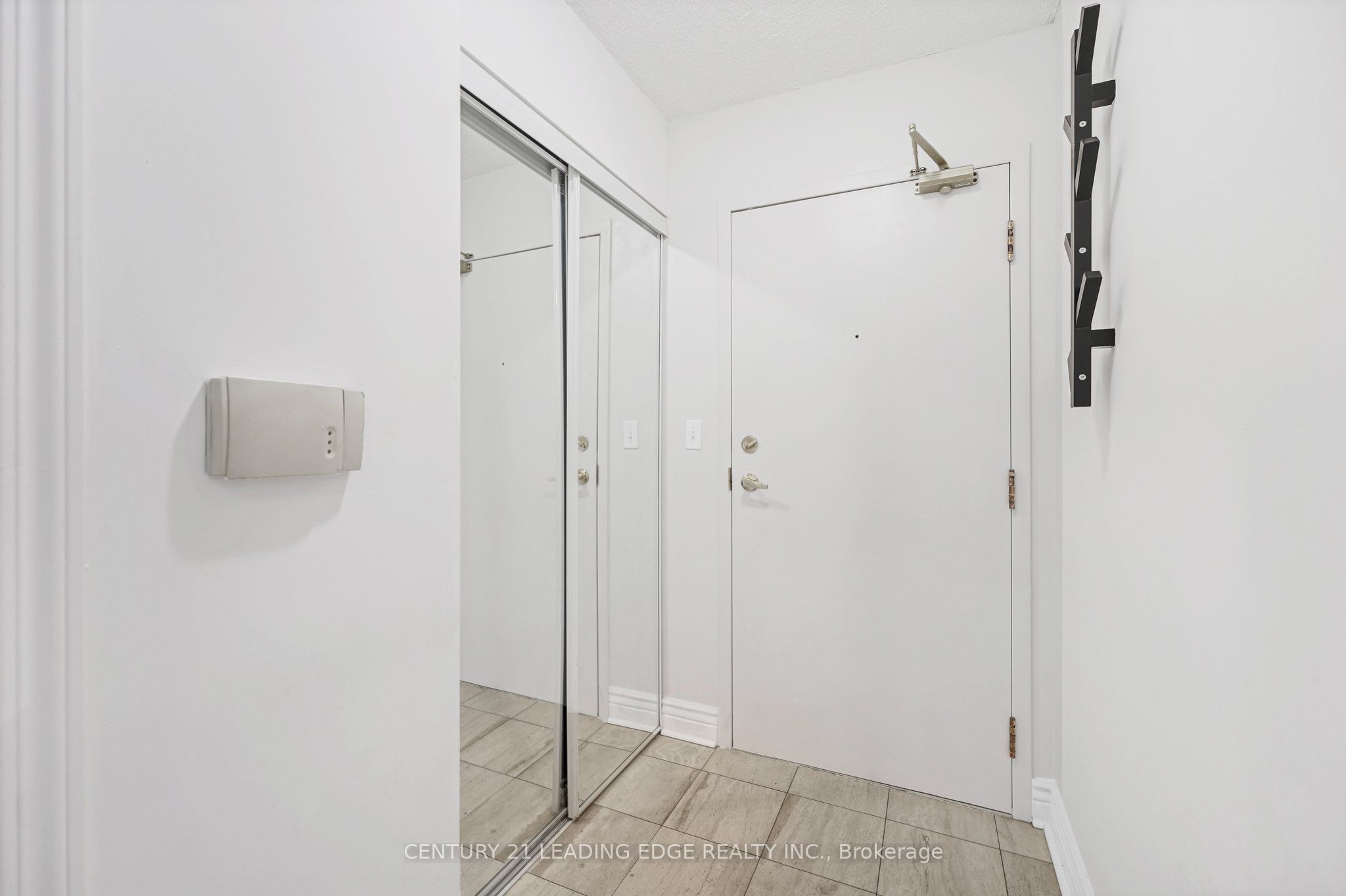 #905 - 55 Harrison Garden Boulevard Property Photo 6