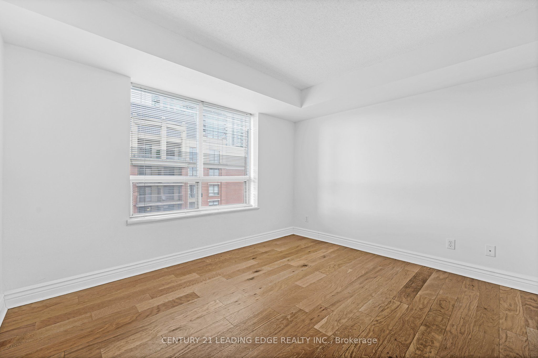 #905 - 55 Harrison Garden Boulevard Property Photo 7