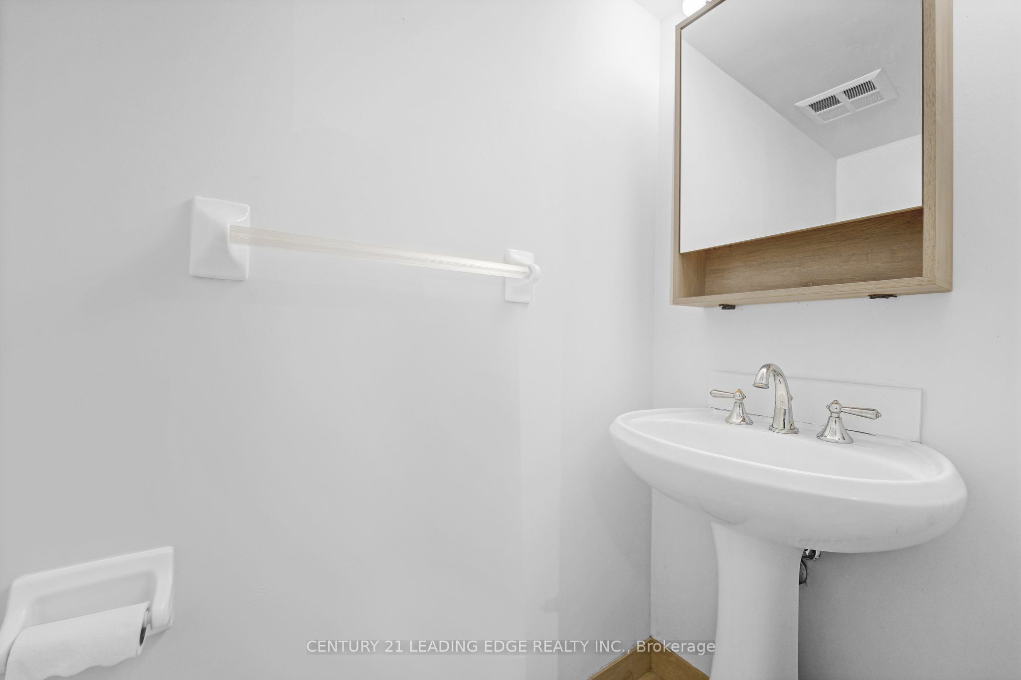 #905 - 55 Harrison Garden Boulevard Property Photo 9