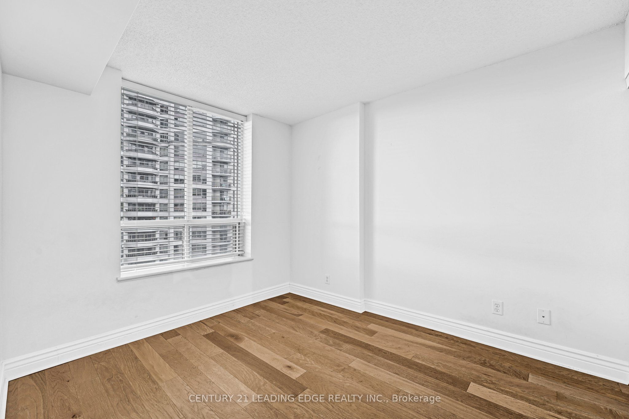 #905 - 55 Harrison Garden Boulevard Property Photo 10