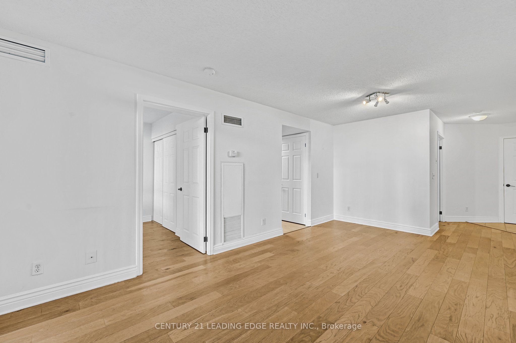 #905 - 55 Harrison Garden Boulevard Property Photo 14
