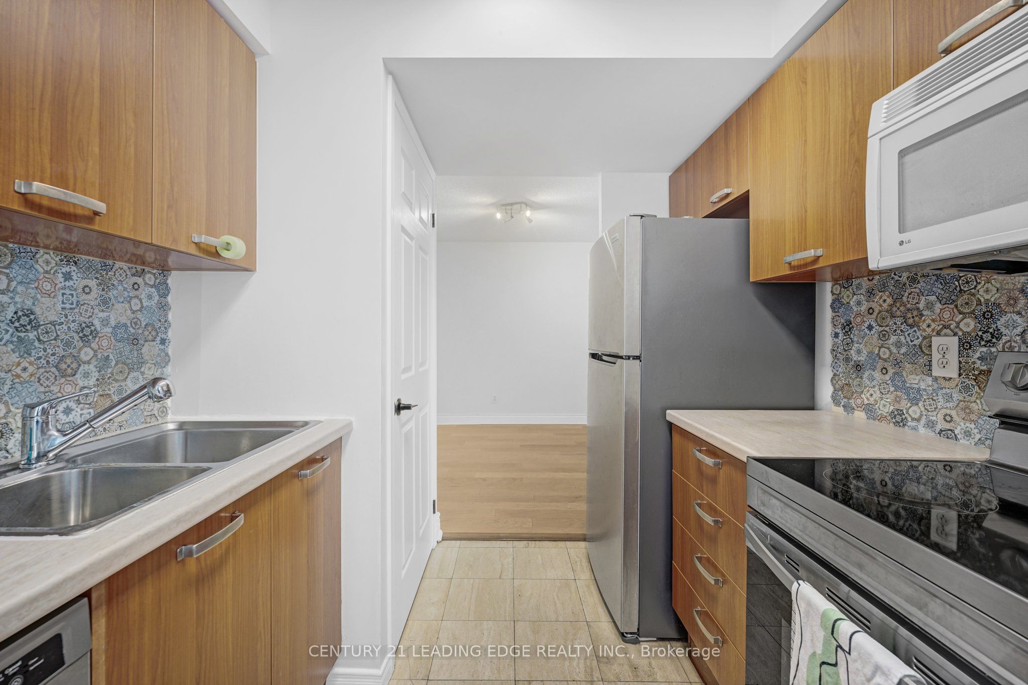 #905 - 55 Harrison Garden Boulevard Property Photo 16