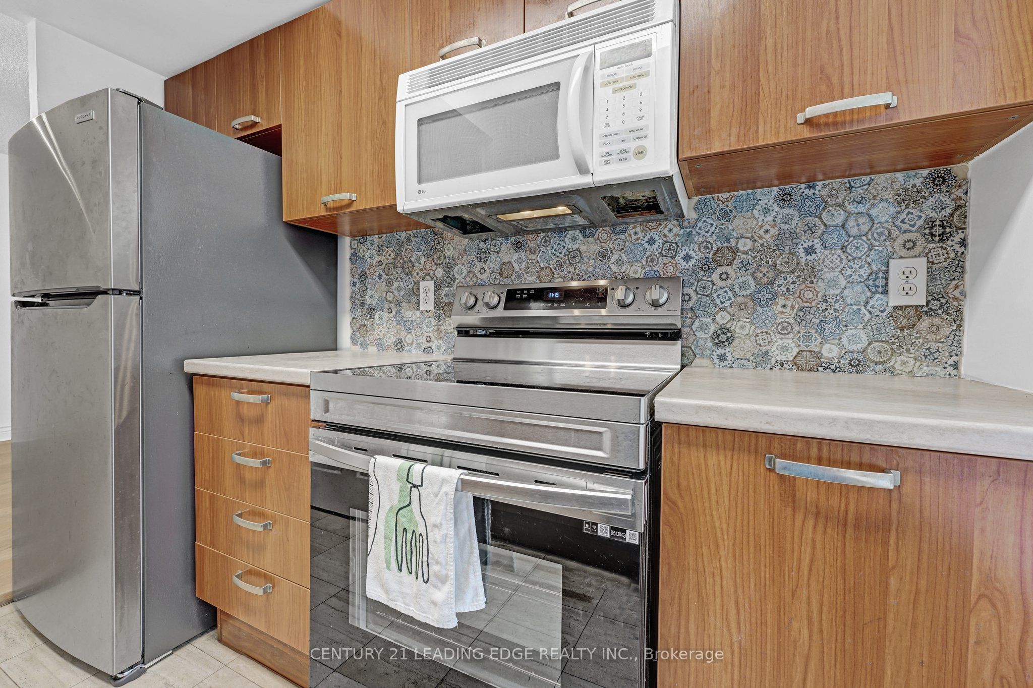 #905 - 55 Harrison Garden Boulevard Property Photo 17