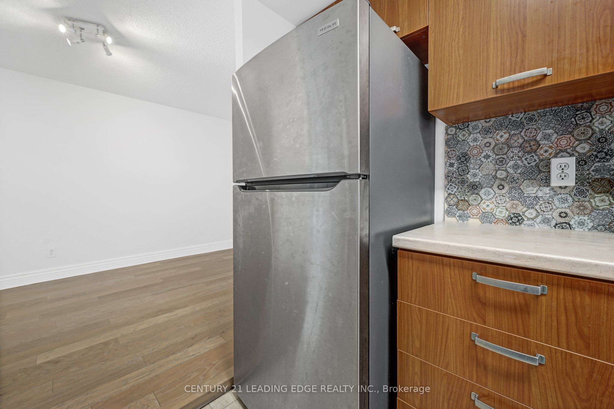 #905 - 55 Harrison Garden Boulevard Property Photo 18