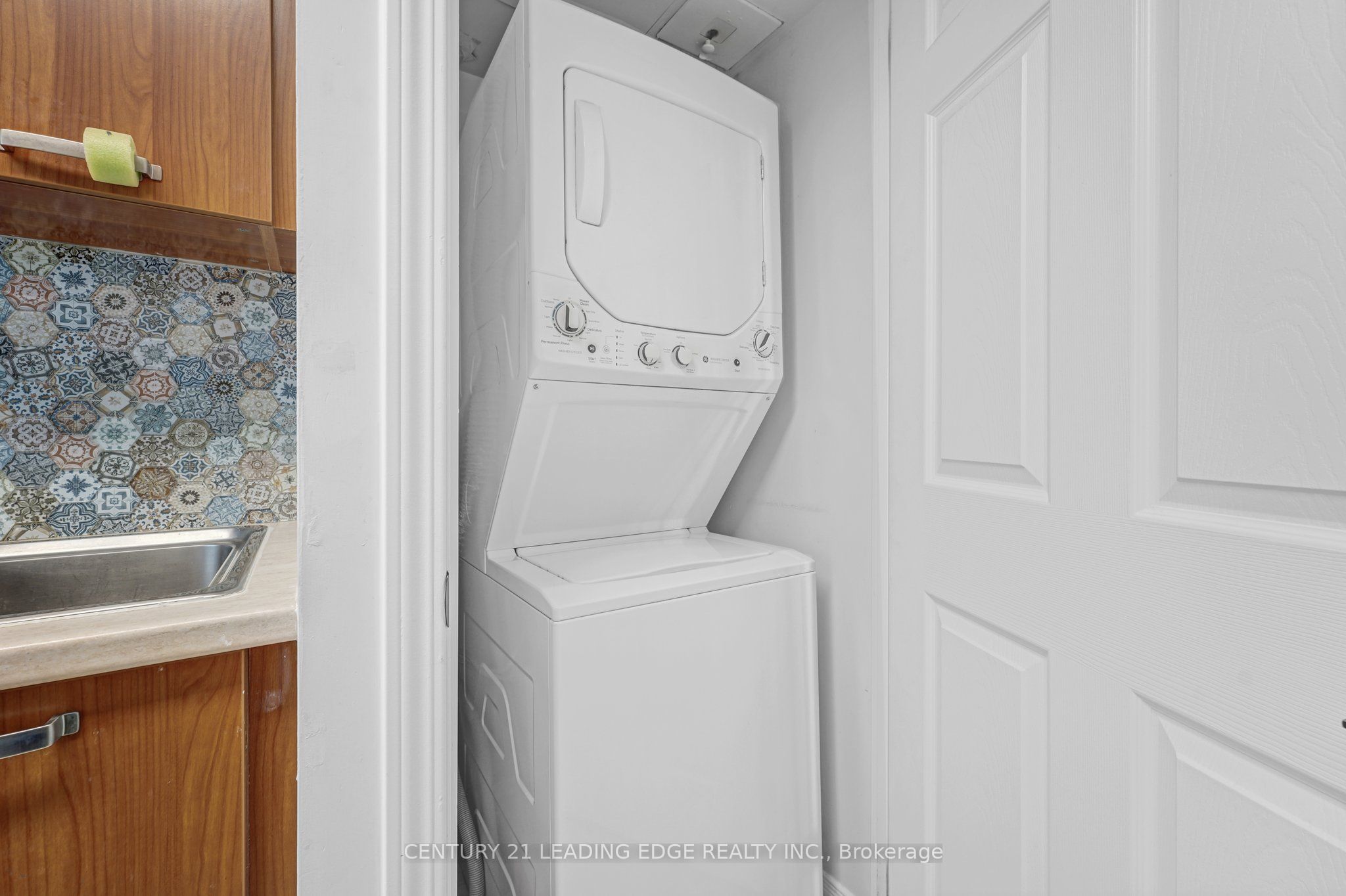 #905 - 55 Harrison Garden Boulevard Property Photo 22