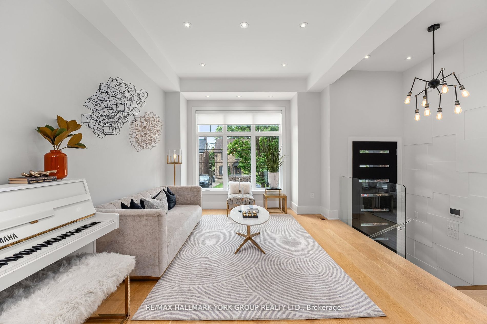 100 Roe Avenue Property Photo 2