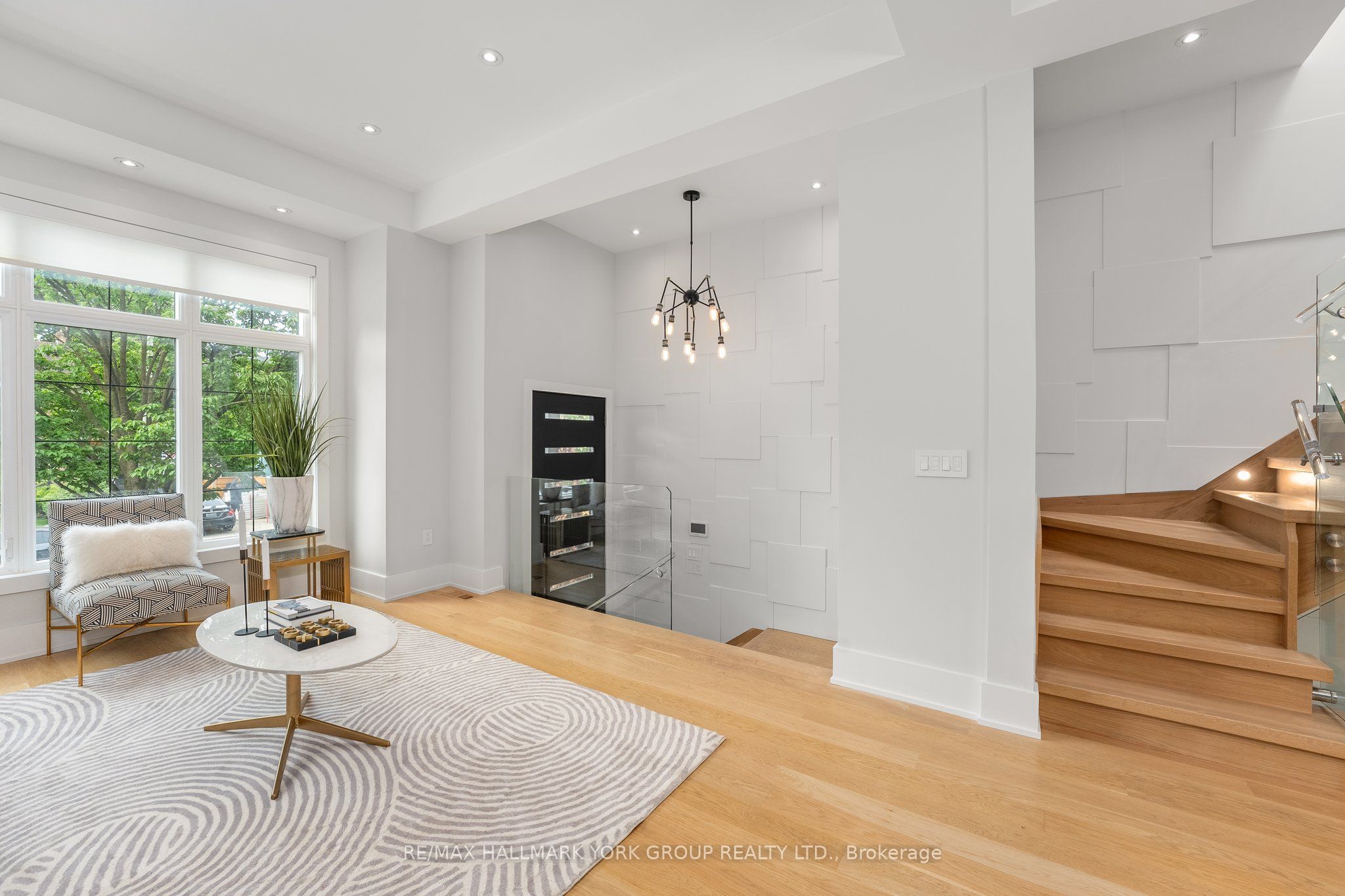 100 Roe Avenue Property Photo 3