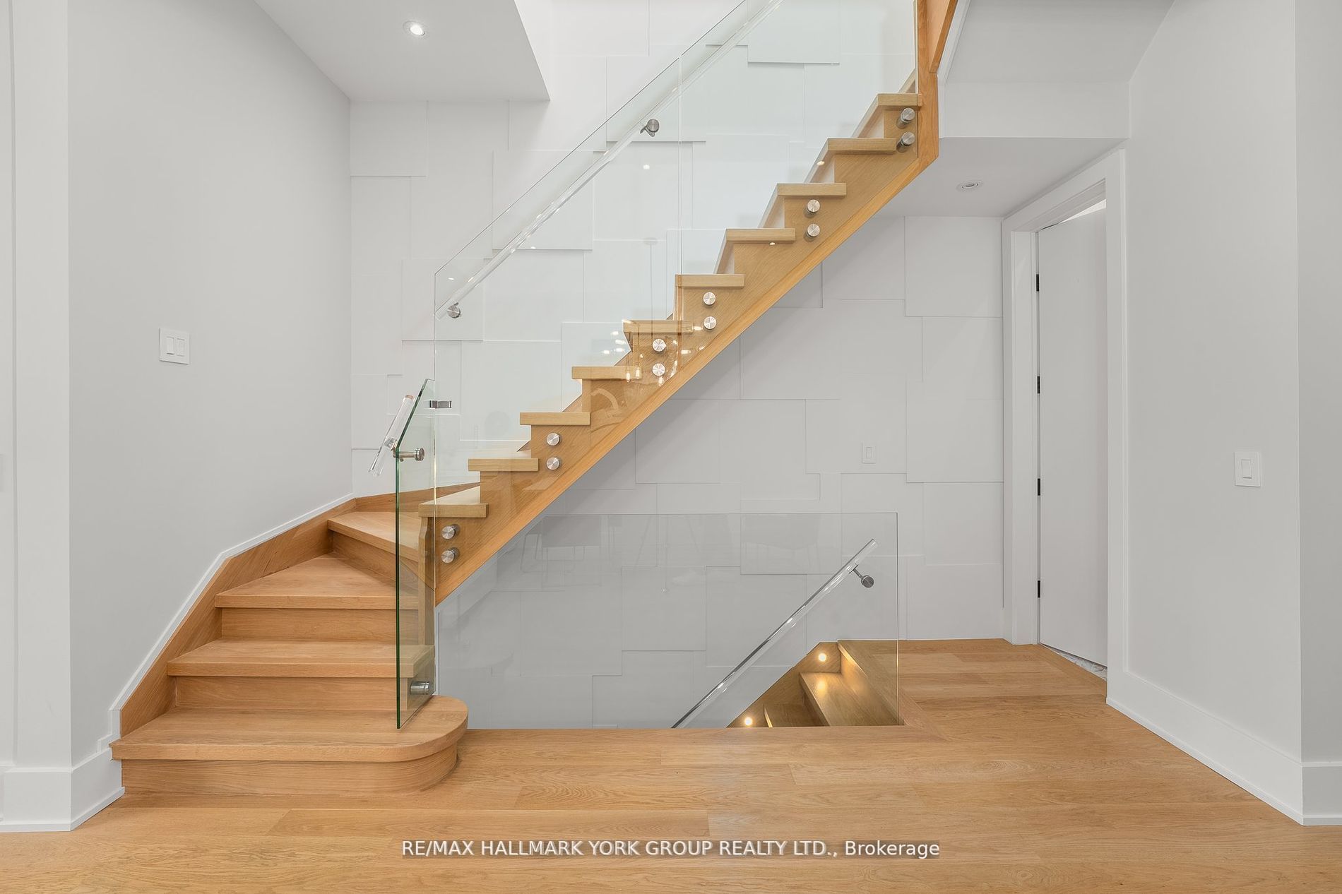 100 Roe Avenue Property Photo 4