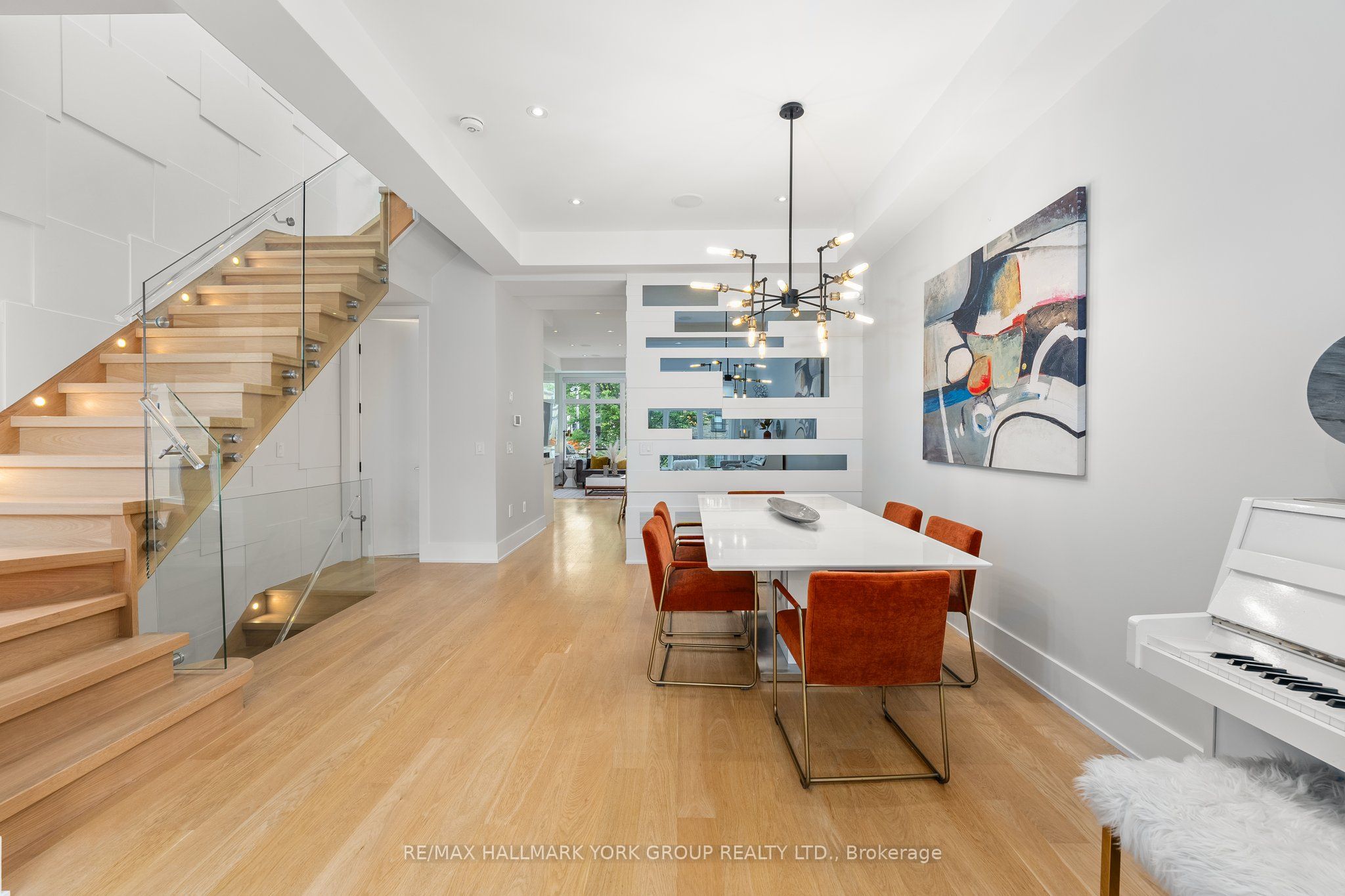 100 Roe Avenue Property Photo 7