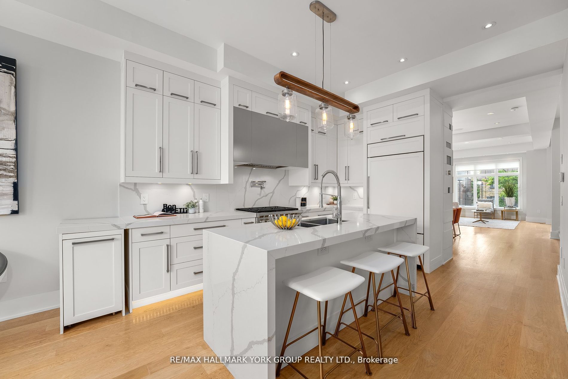 100 Roe Avenue Property Photo 8