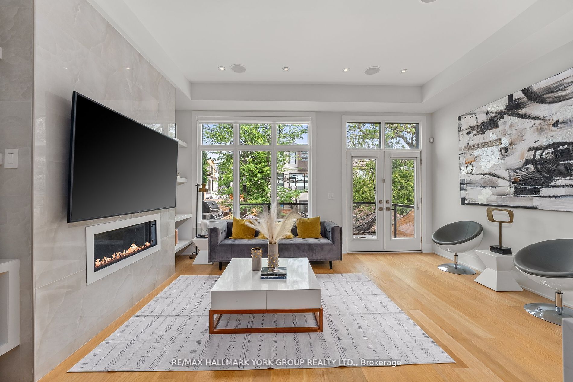 100 Roe Avenue Property Photo 15