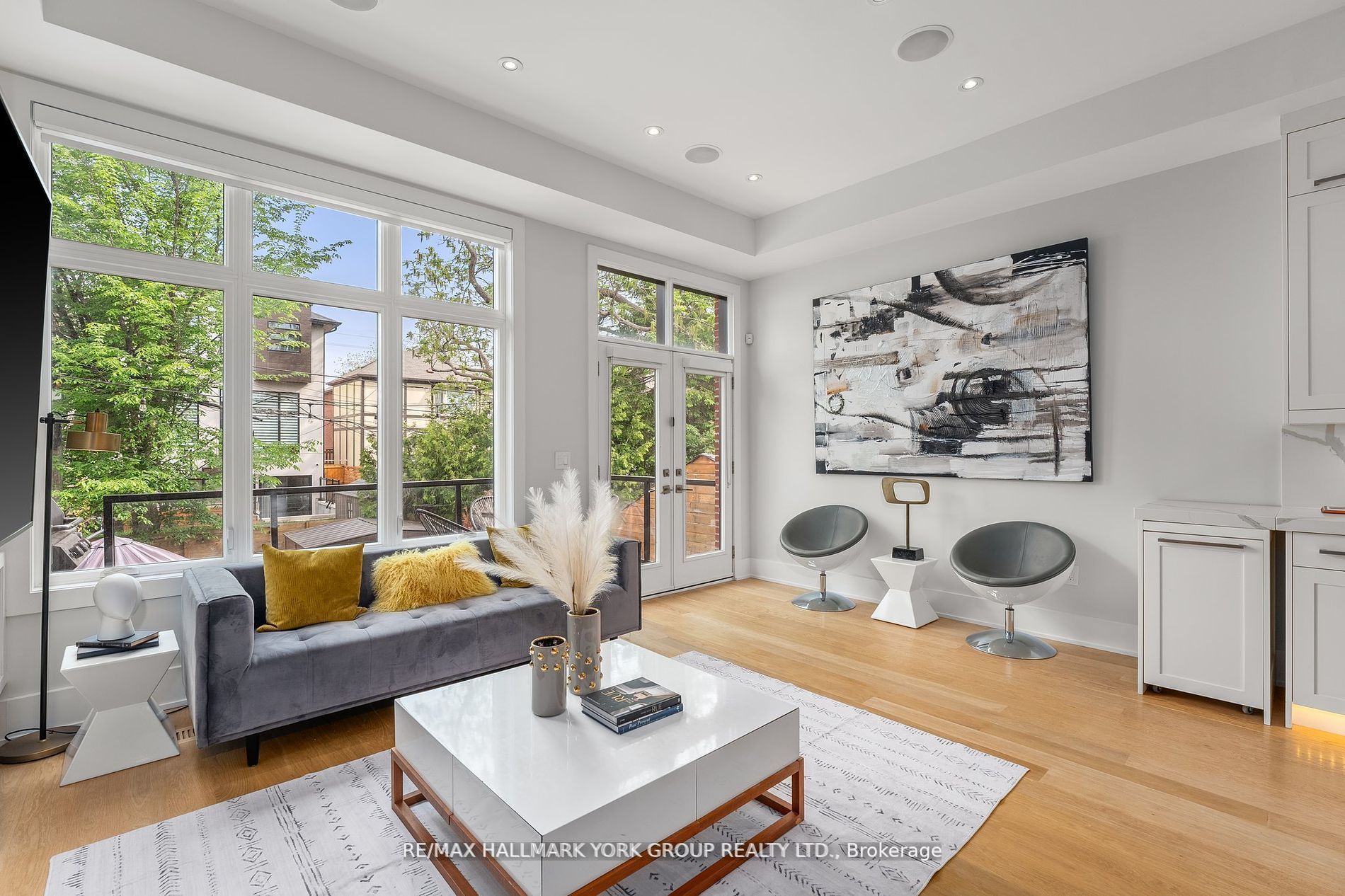 100 Roe Avenue Property Photo 16