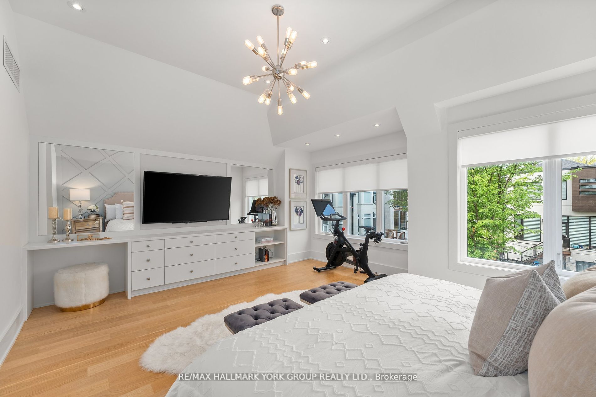 100 Roe Avenue Property Photo 21