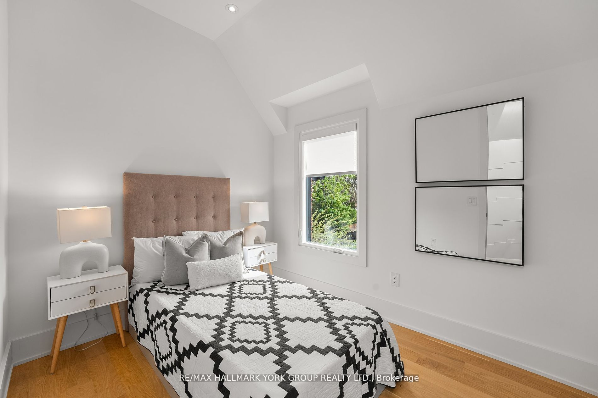 100 Roe Avenue Property Photo 23