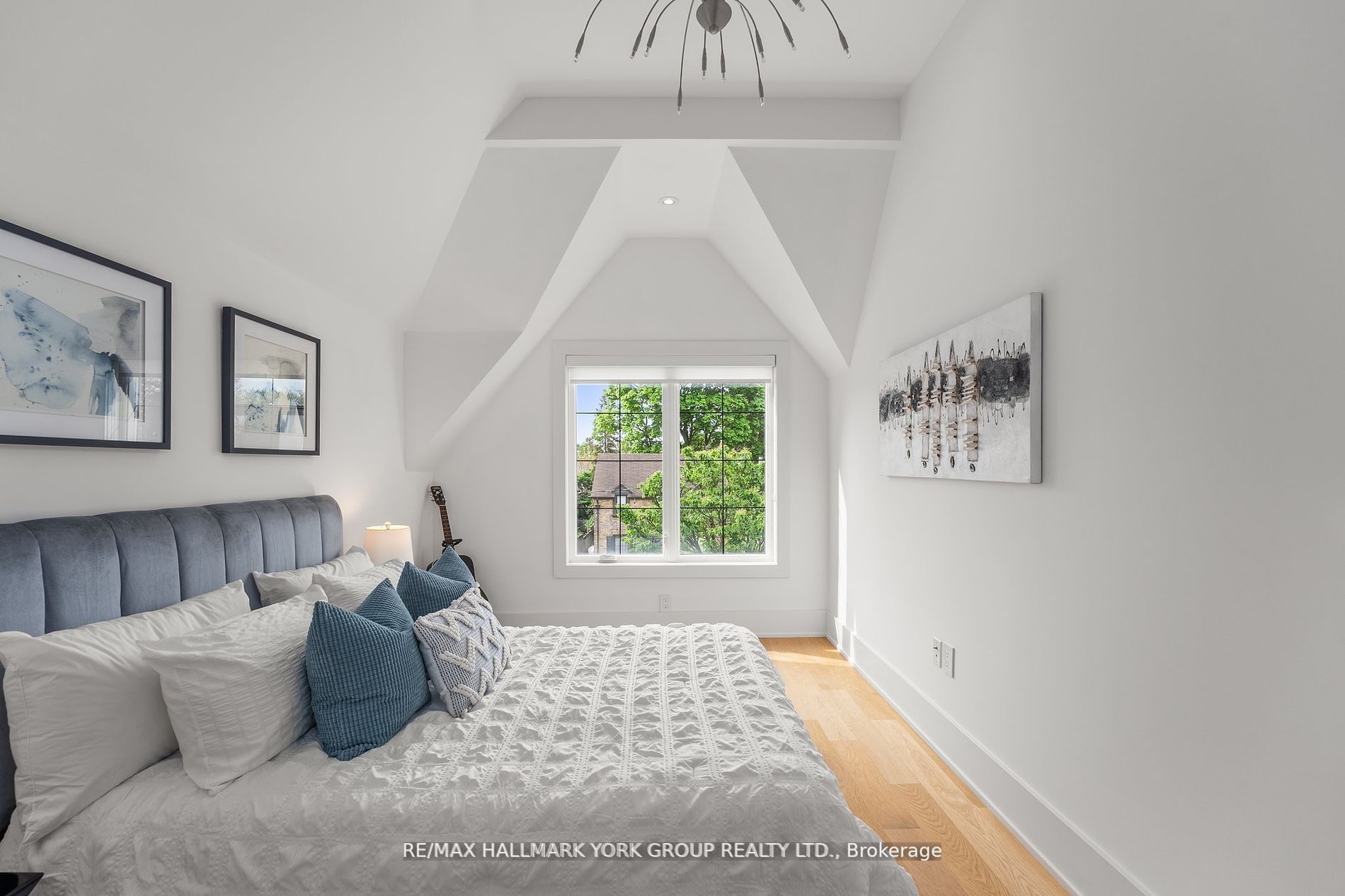 100 Roe Avenue Property Photo 24