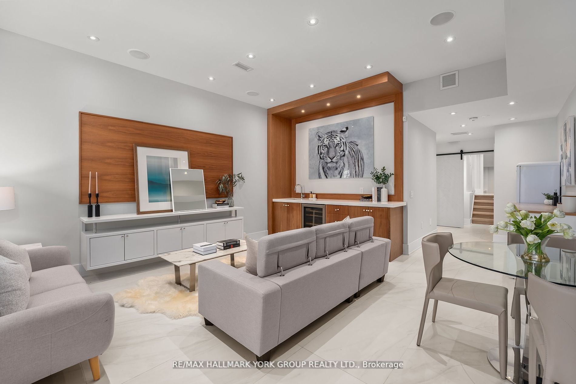 100 Roe Avenue Property Photo 31