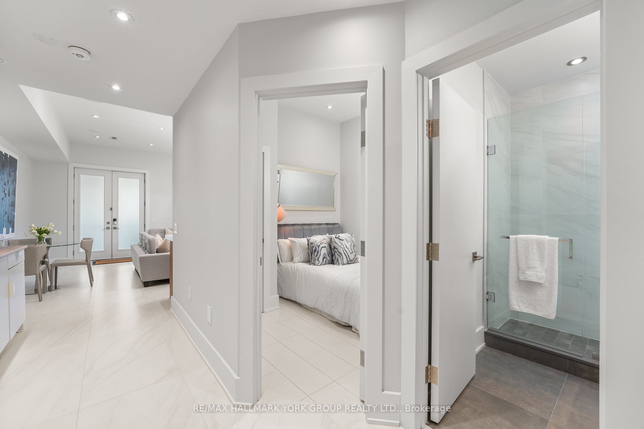 100 Roe Avenue Property Photo 34