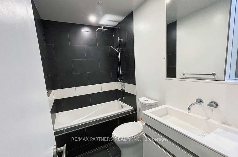 197 Yonge Street 1704 Property Photo 7