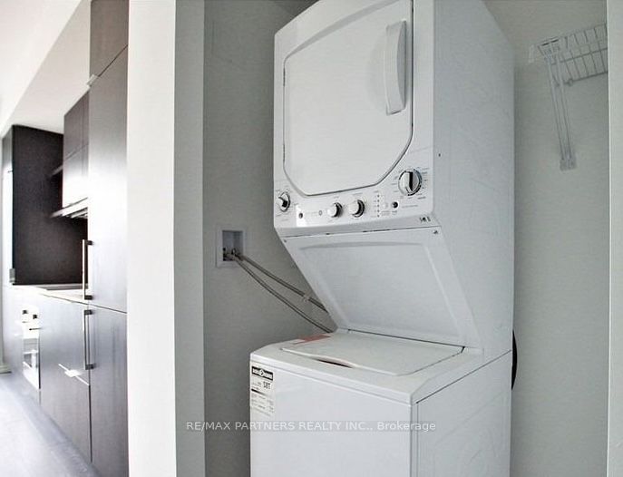 197 Yonge Street 1704 Property Photo 8