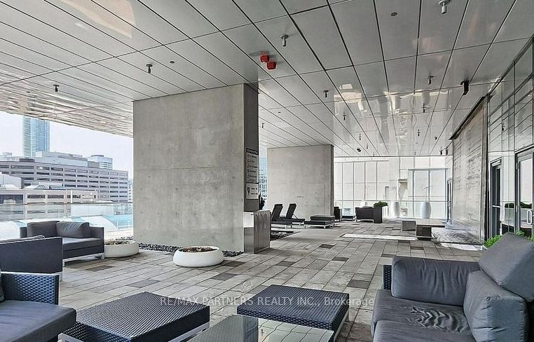 197 Yonge Street 1704 Property Photo 17