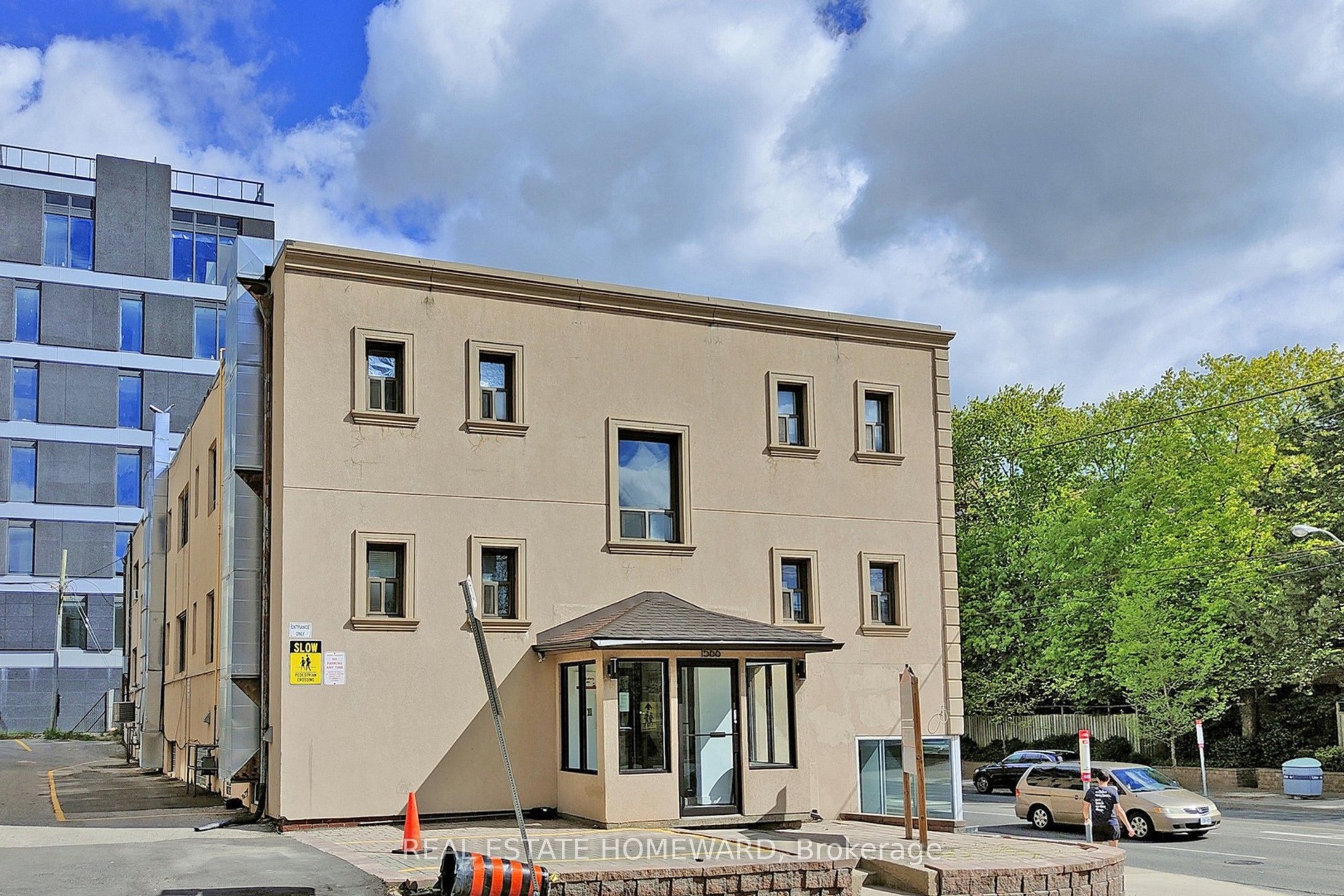 #204 - 1566 Avenue Road Property Photo