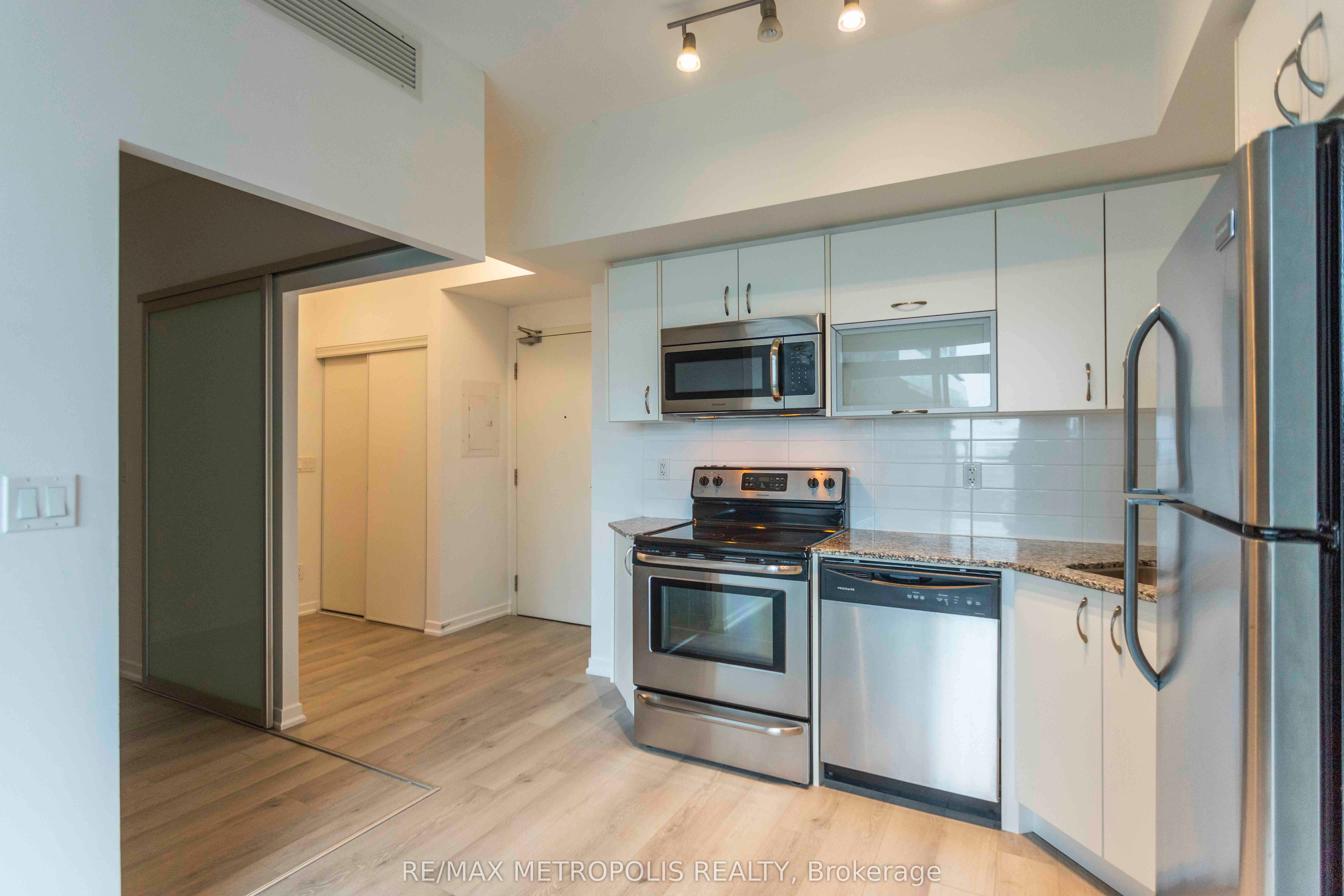 55 East Liberty Street 717 Property Photo 3