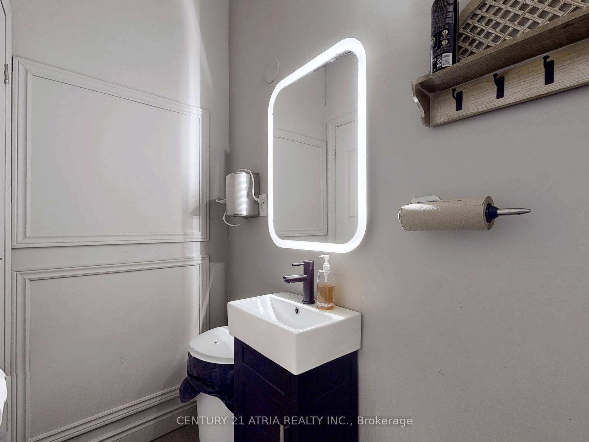 636 Queen Street Property Photo 10