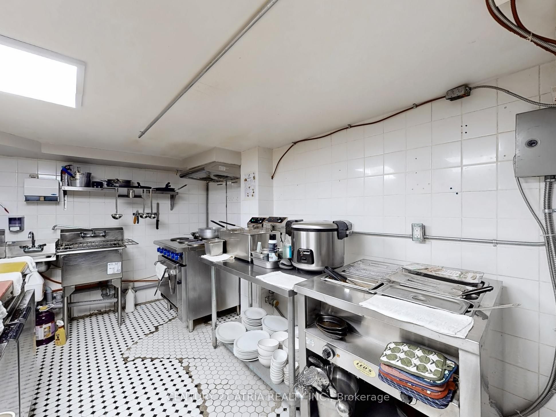 636 Queen Street Property Photo 13