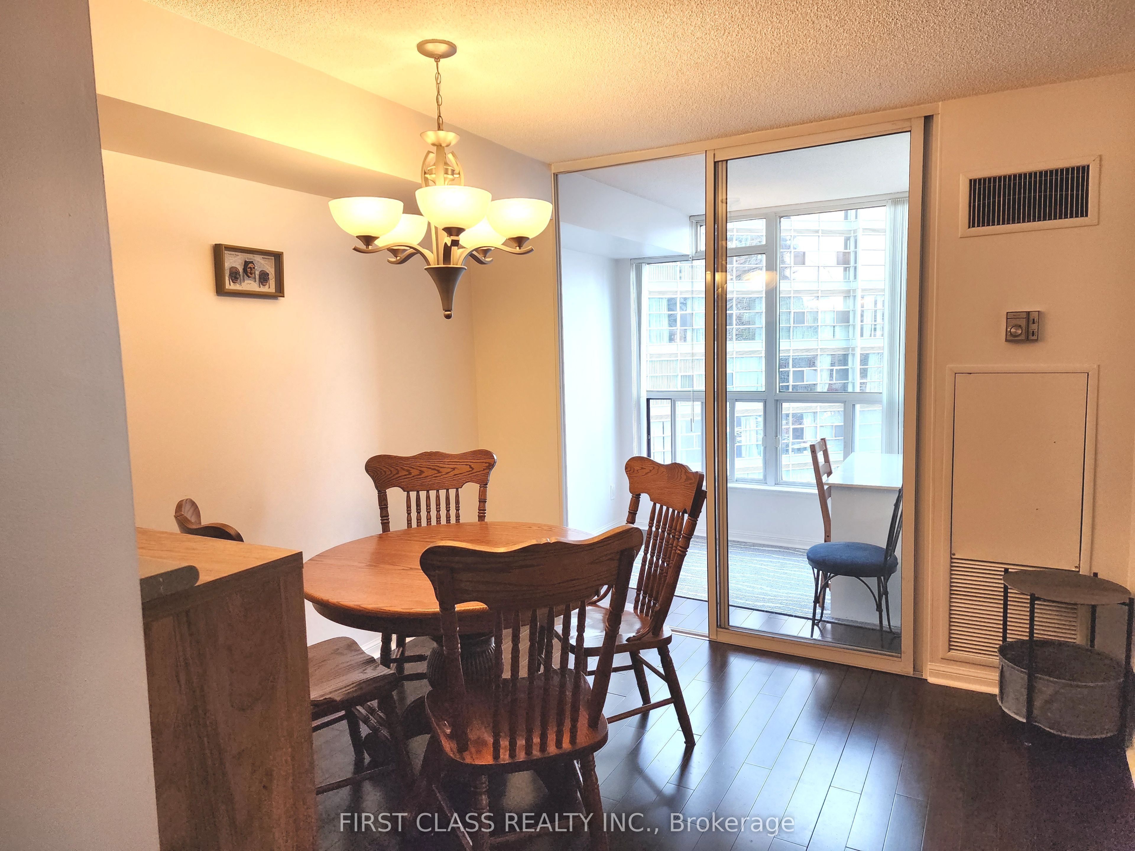 24 Wellesley Street W 1306 Property Photo 2