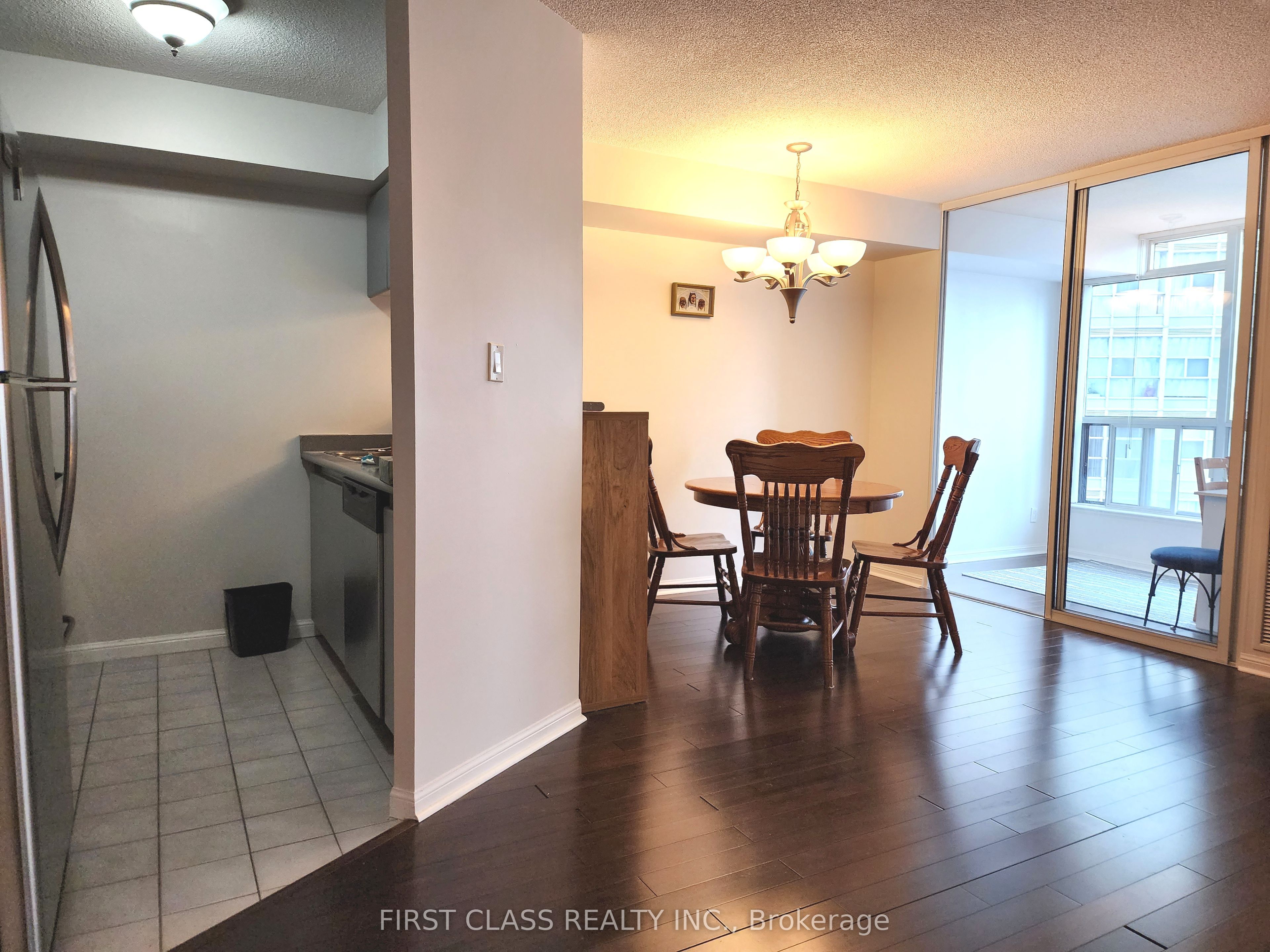 24 Wellesley Street W 1306 Property Photo 4