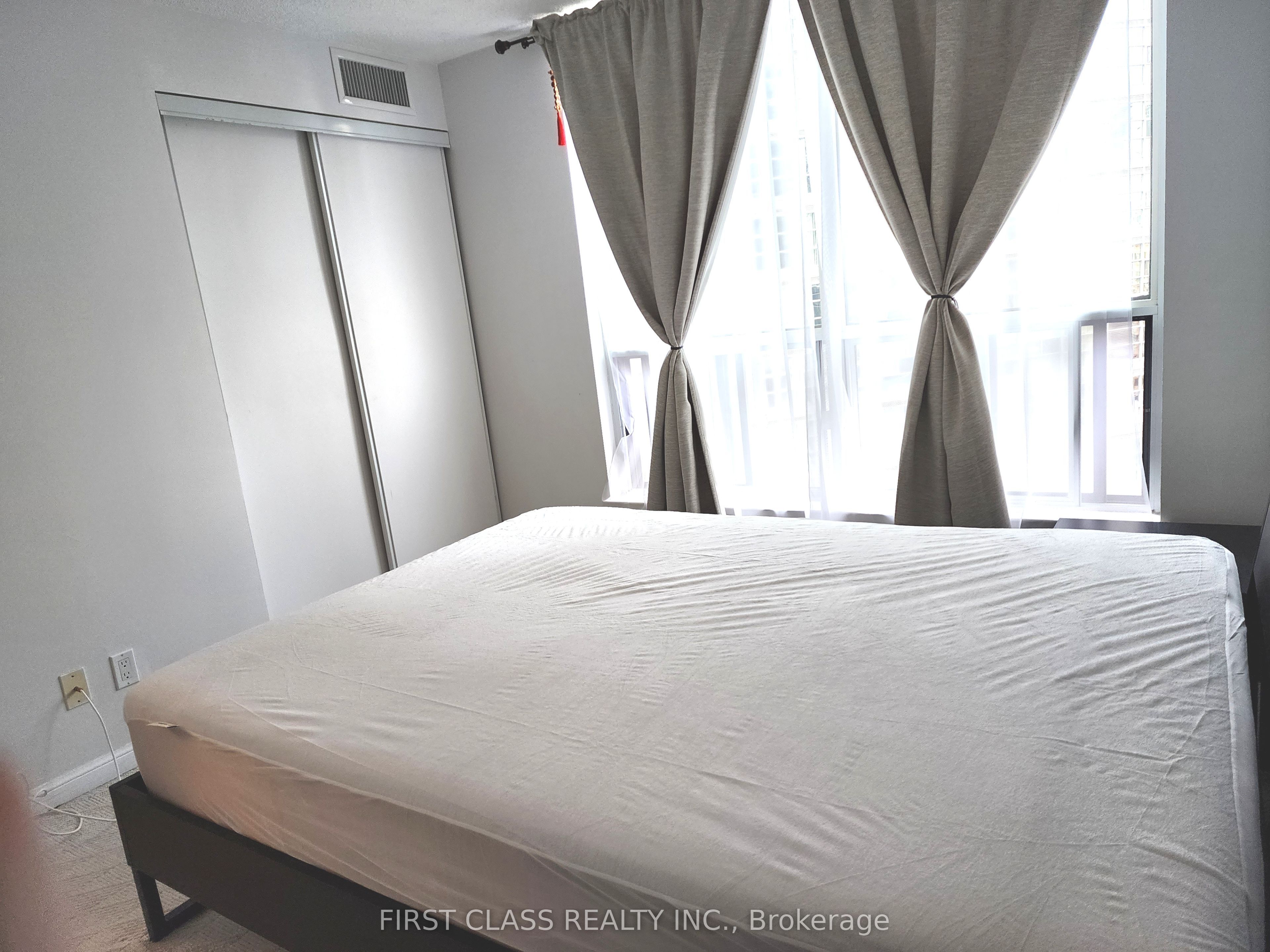 24 Wellesley Street W 1306 Property Photo 6