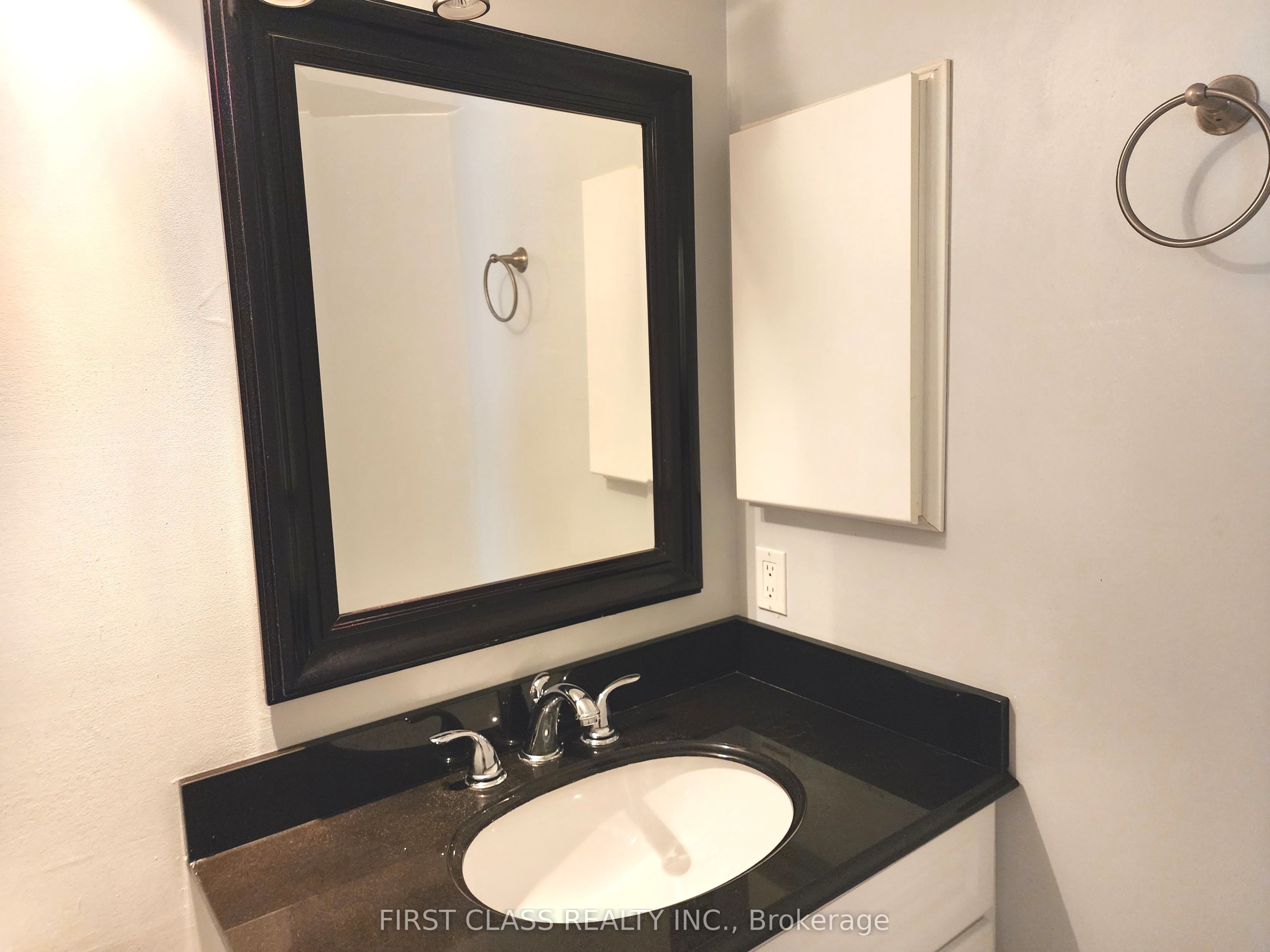 24 Wellesley Street W 1306 Property Photo 8
