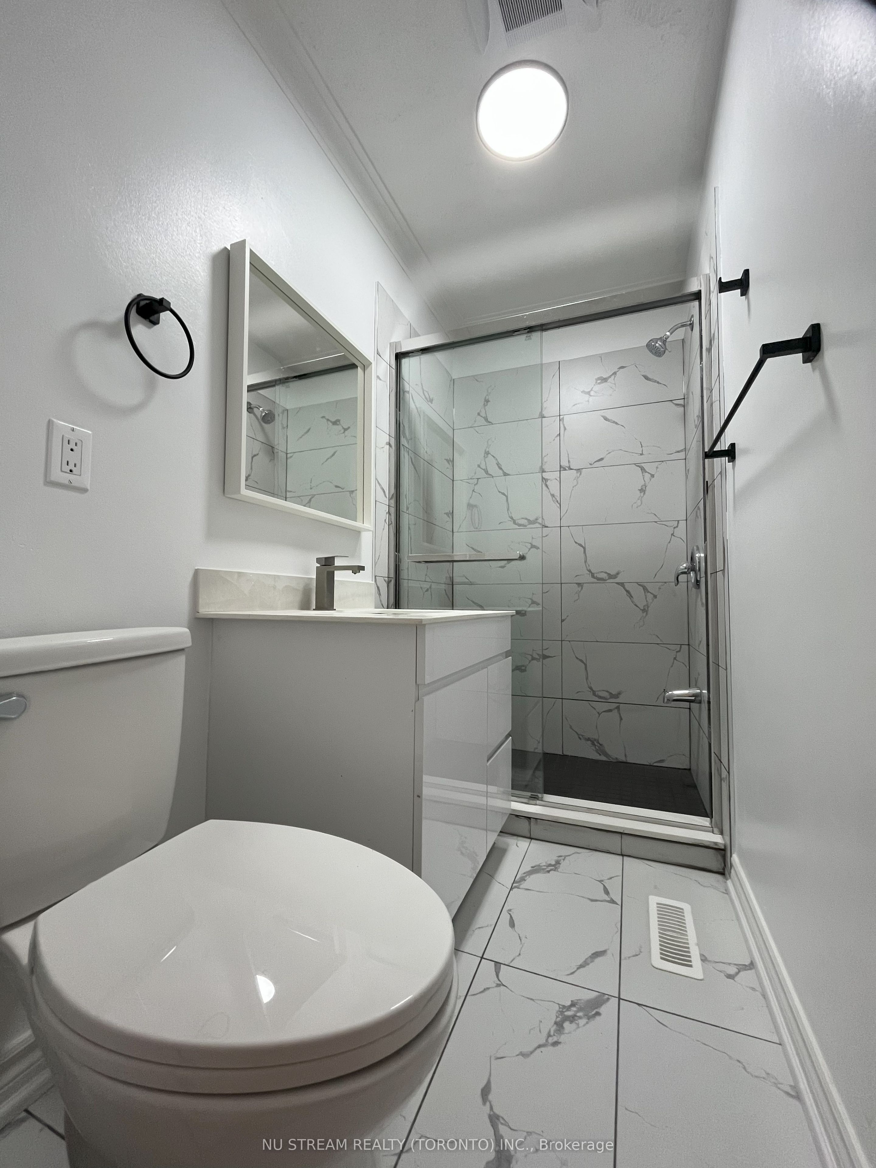#upper B - 24 Dunboyne Court Property Photo 5