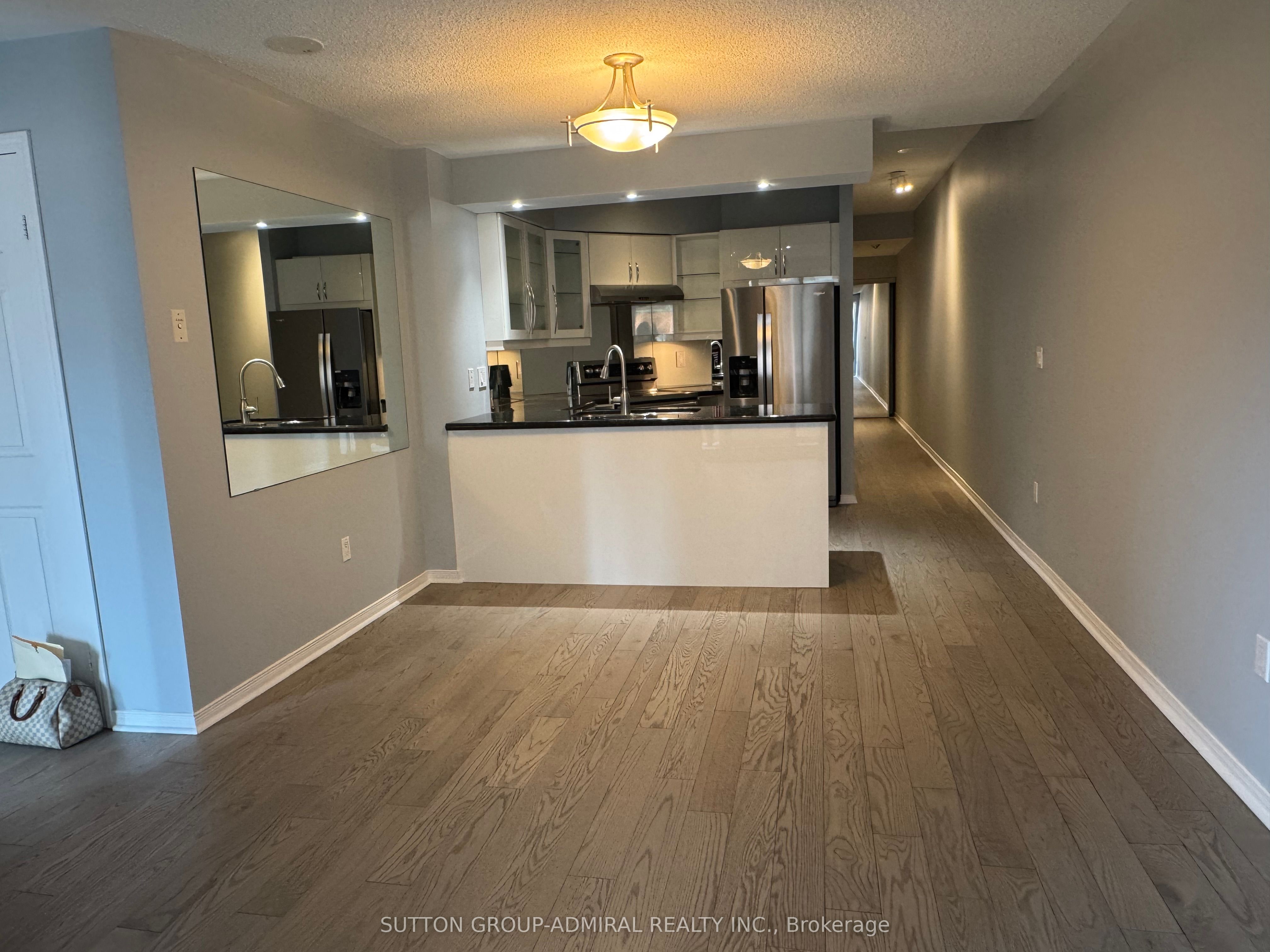 909 Bay Street 905 Property Photo 6