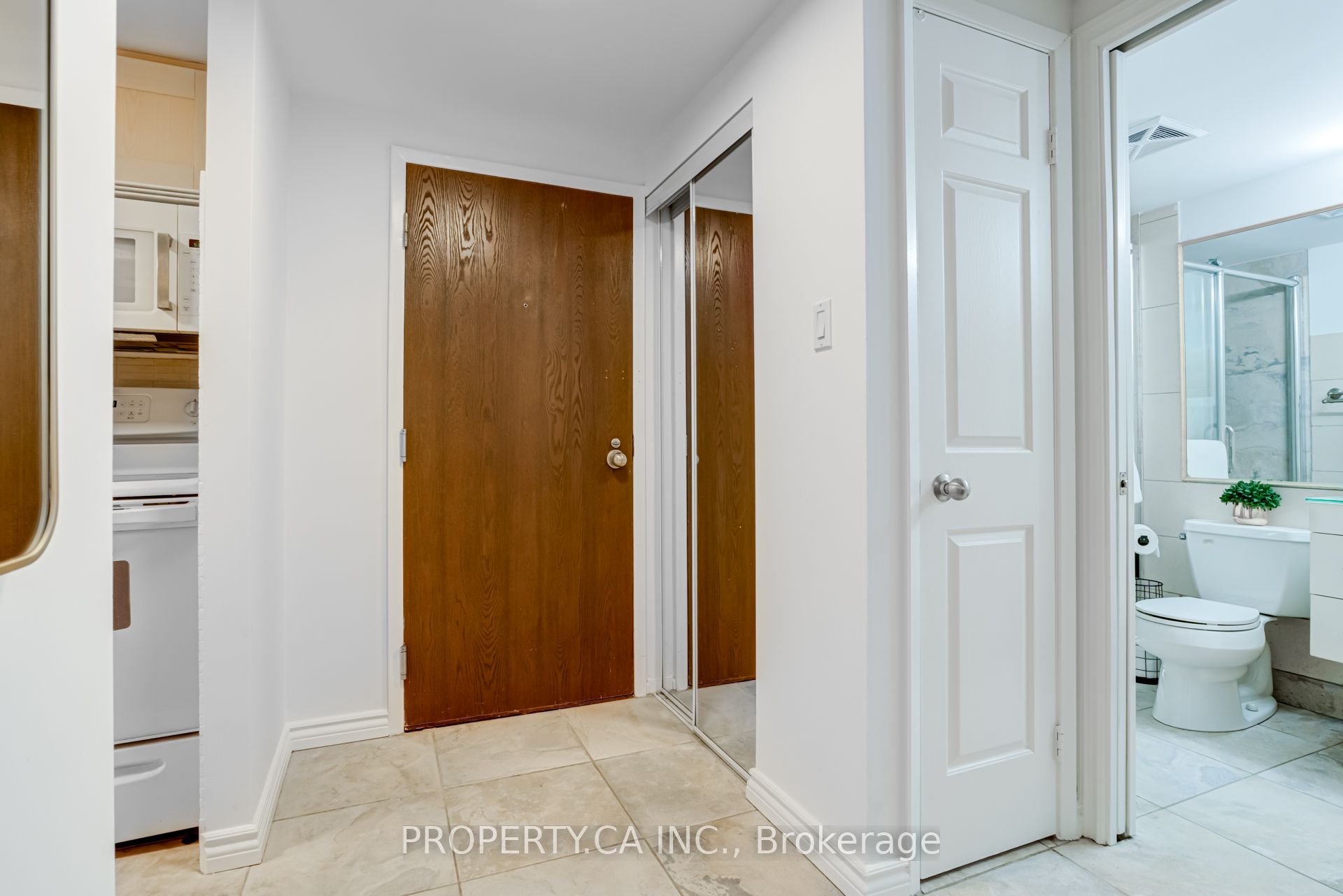 #509 - 717 Bay Street Property Photo 2