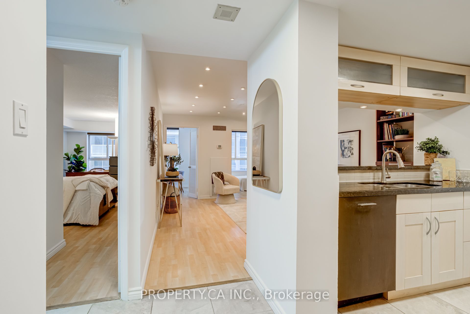 #509 - 717 Bay Street Property Photo 3