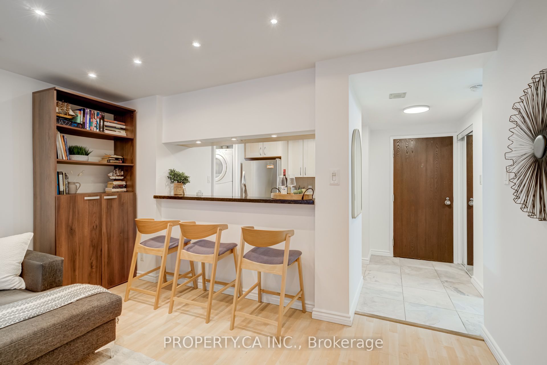 #509 - 717 Bay Street Property Photo 4