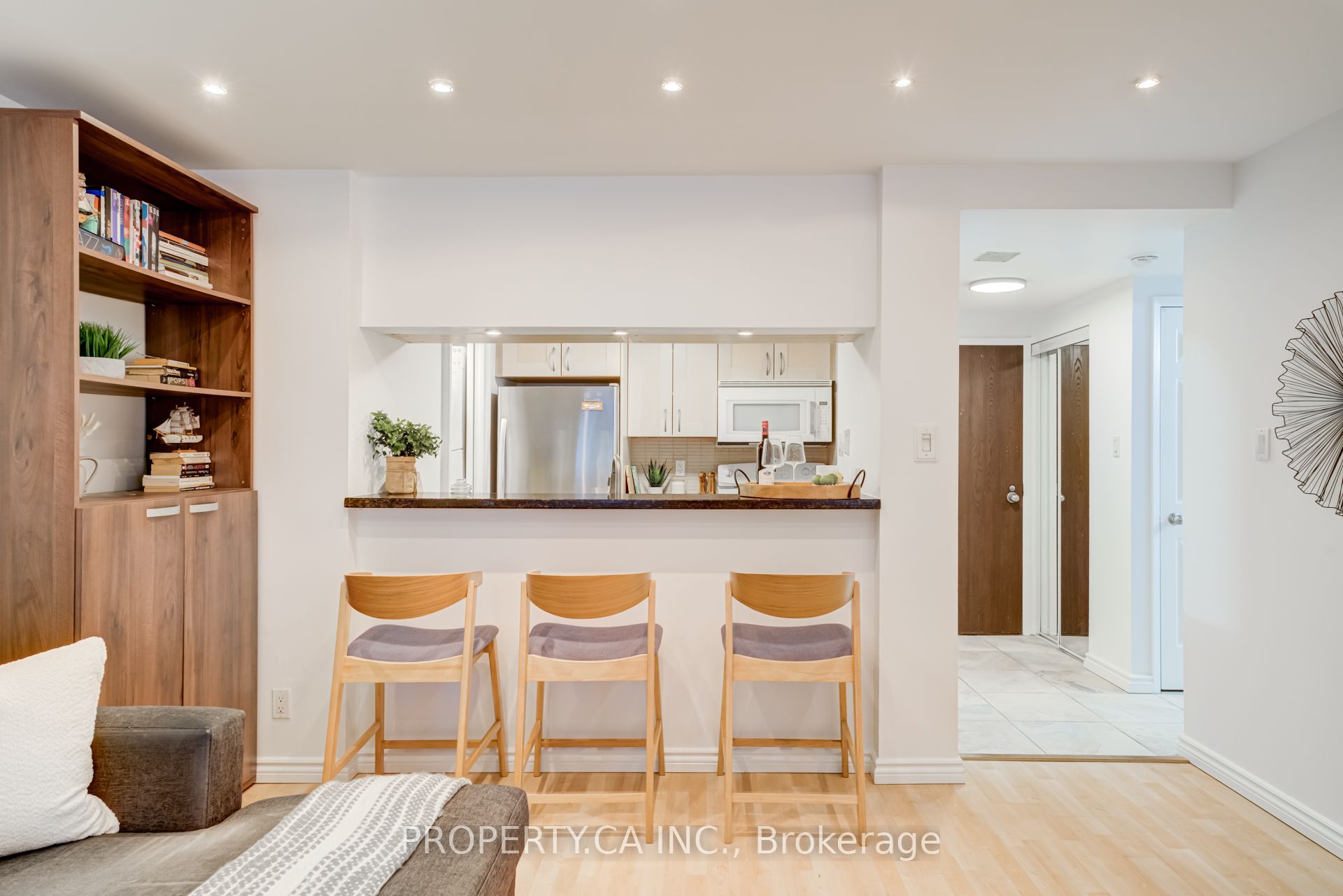 #509 - 717 Bay Street Property Photo 5
