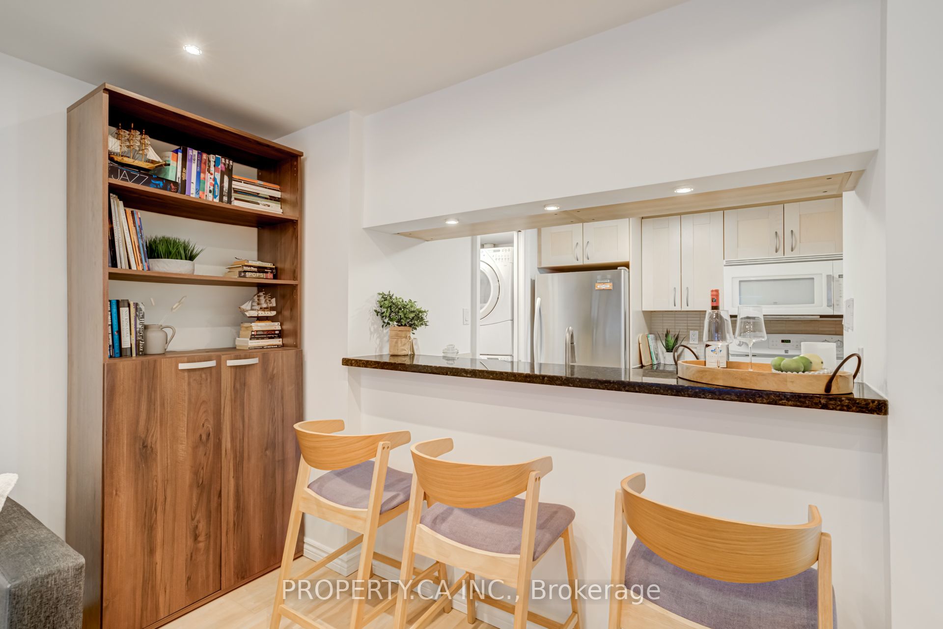 #509 - 717 Bay Street Property Photo 6