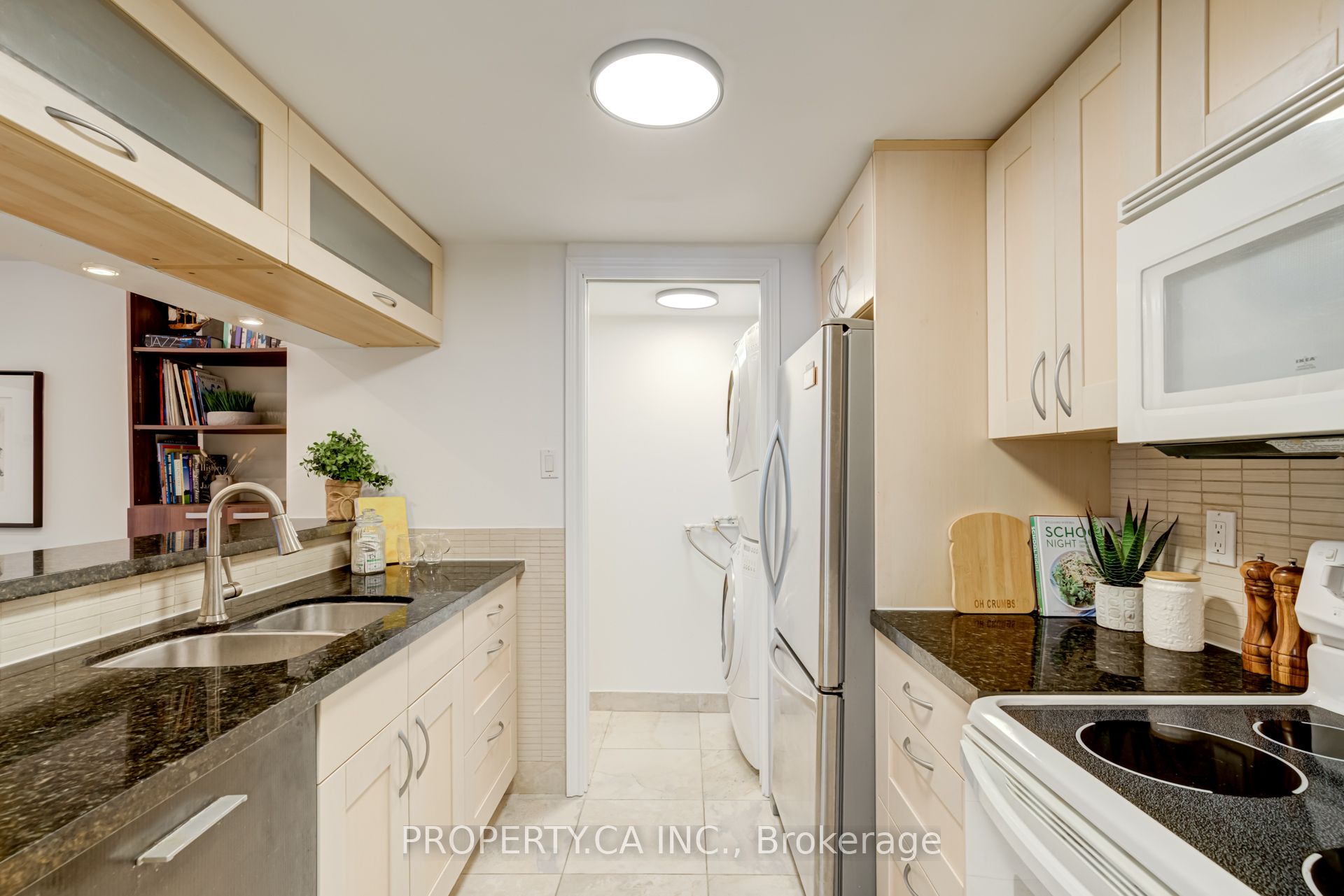 #509 - 717 Bay Street Property Photo 8