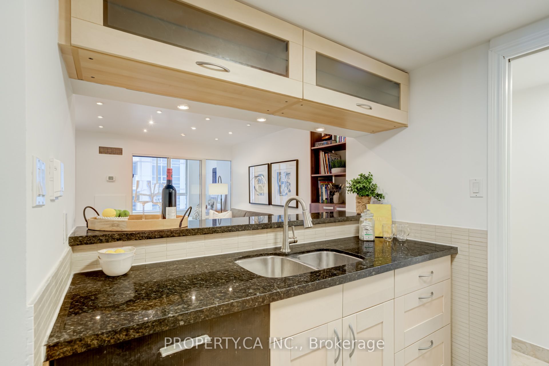 #509 - 717 Bay Street Property Photo 10