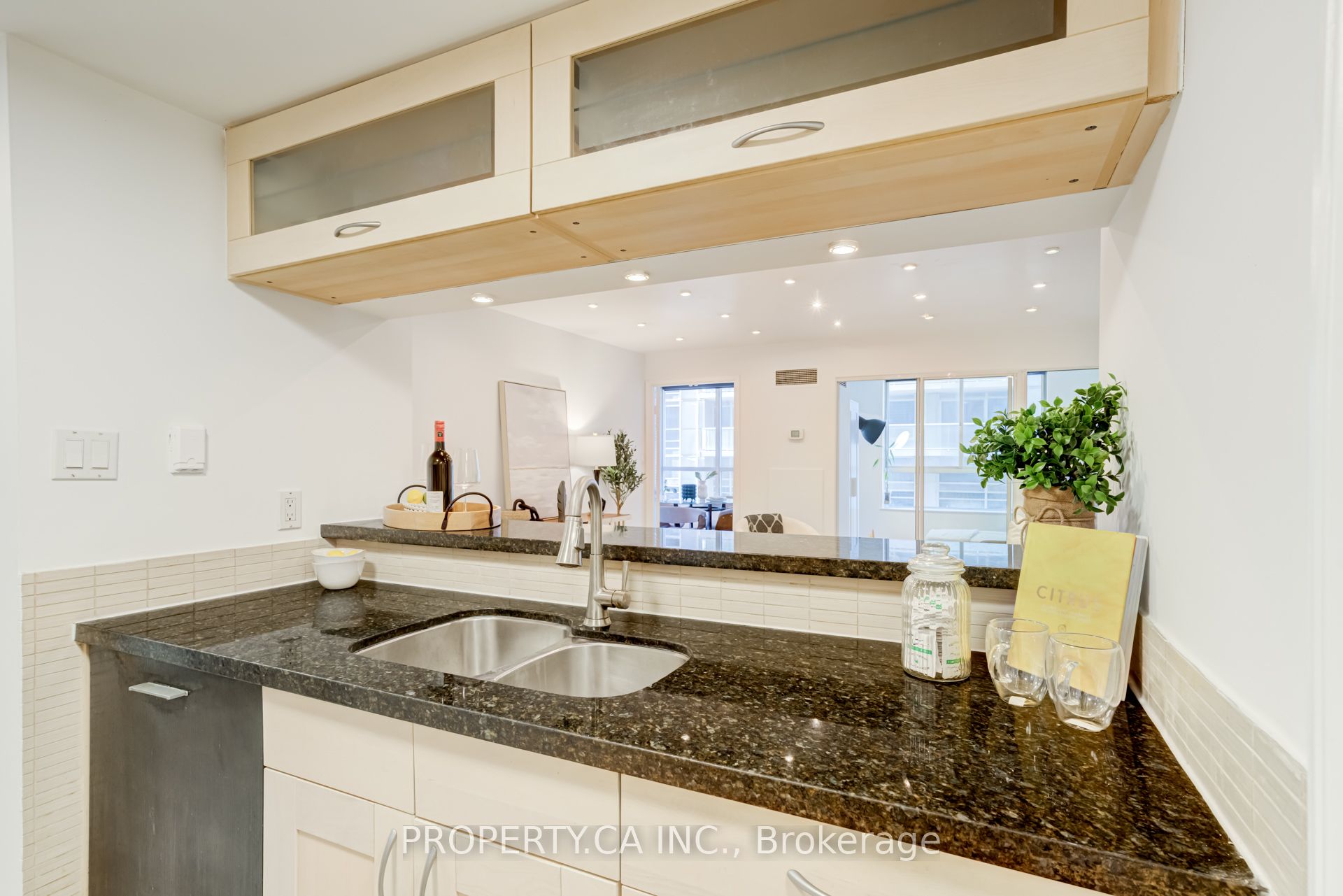 #509 - 717 Bay Street Property Photo 11
