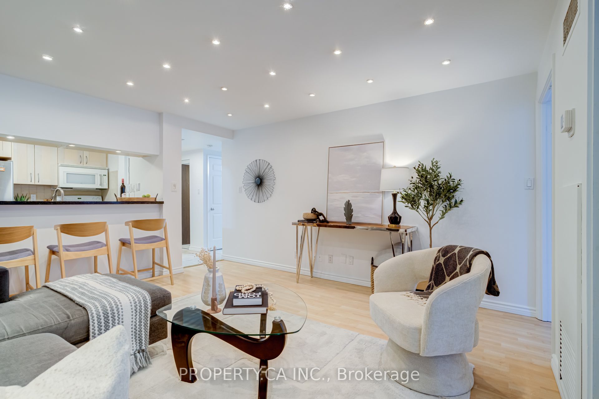 #509 - 717 Bay Street Property Photo 20