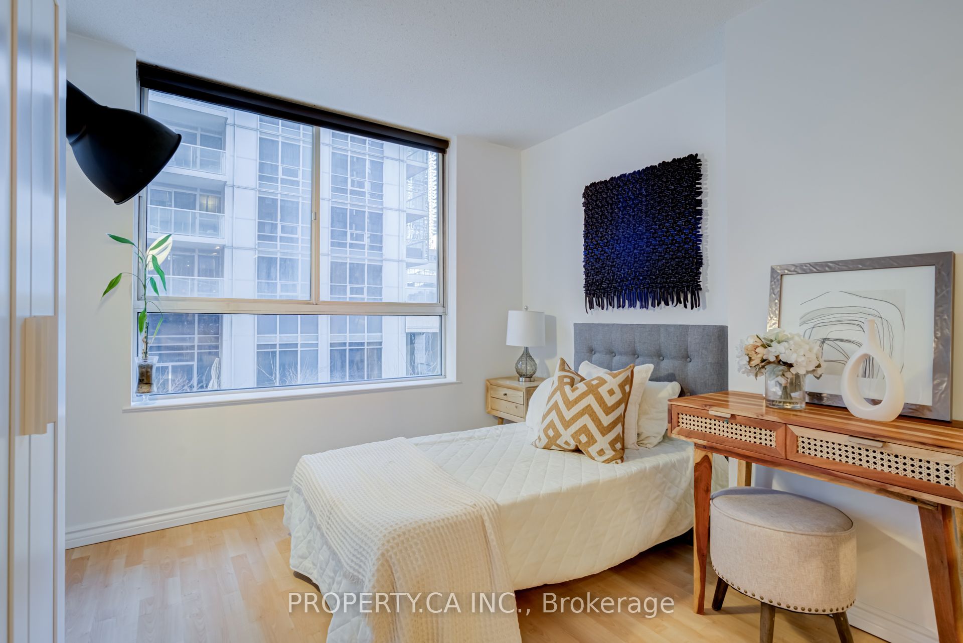 #509 - 717 Bay Street Property Photo 21